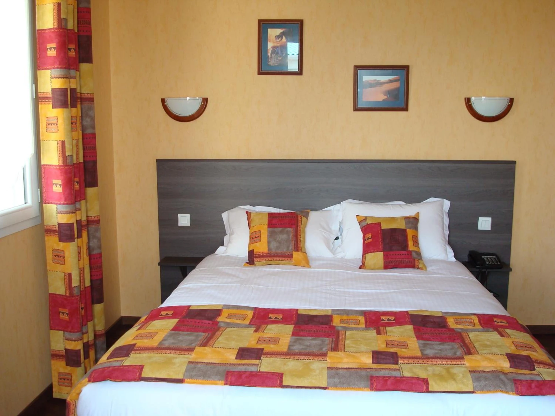 Chambre disponible pour un séminaire d'entreprise à Brit Hotel Azur - Saint-André-de-la-Marche