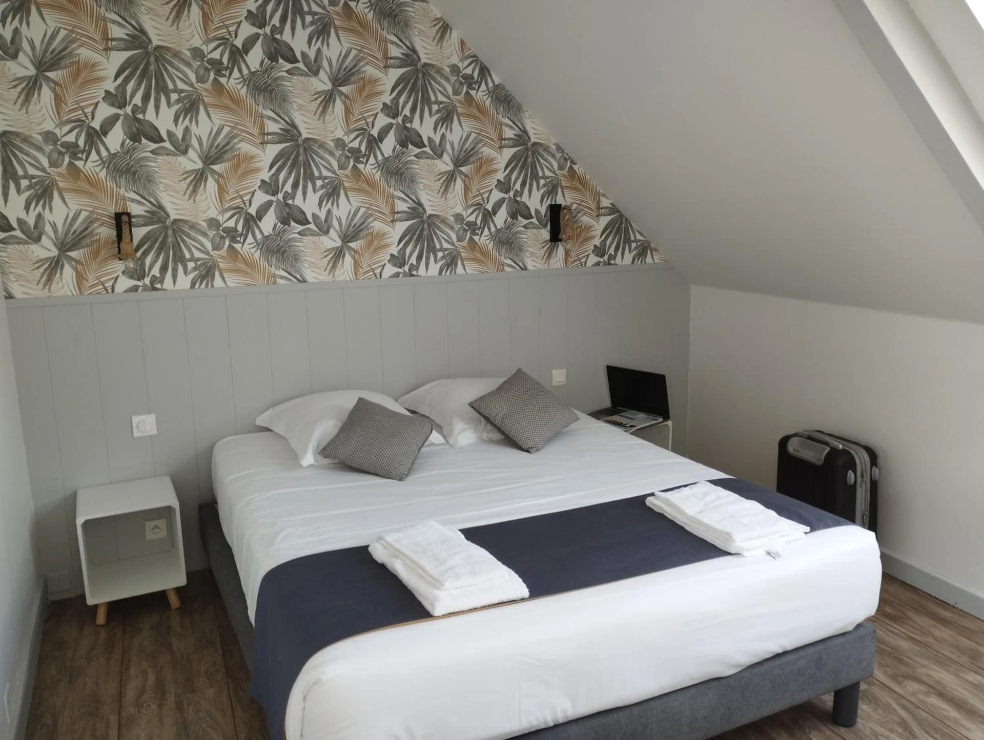 Chambre disponible pour un séminaire d'entreprise à Brit Hotel L'Arrivée Guingamp - Guingamp