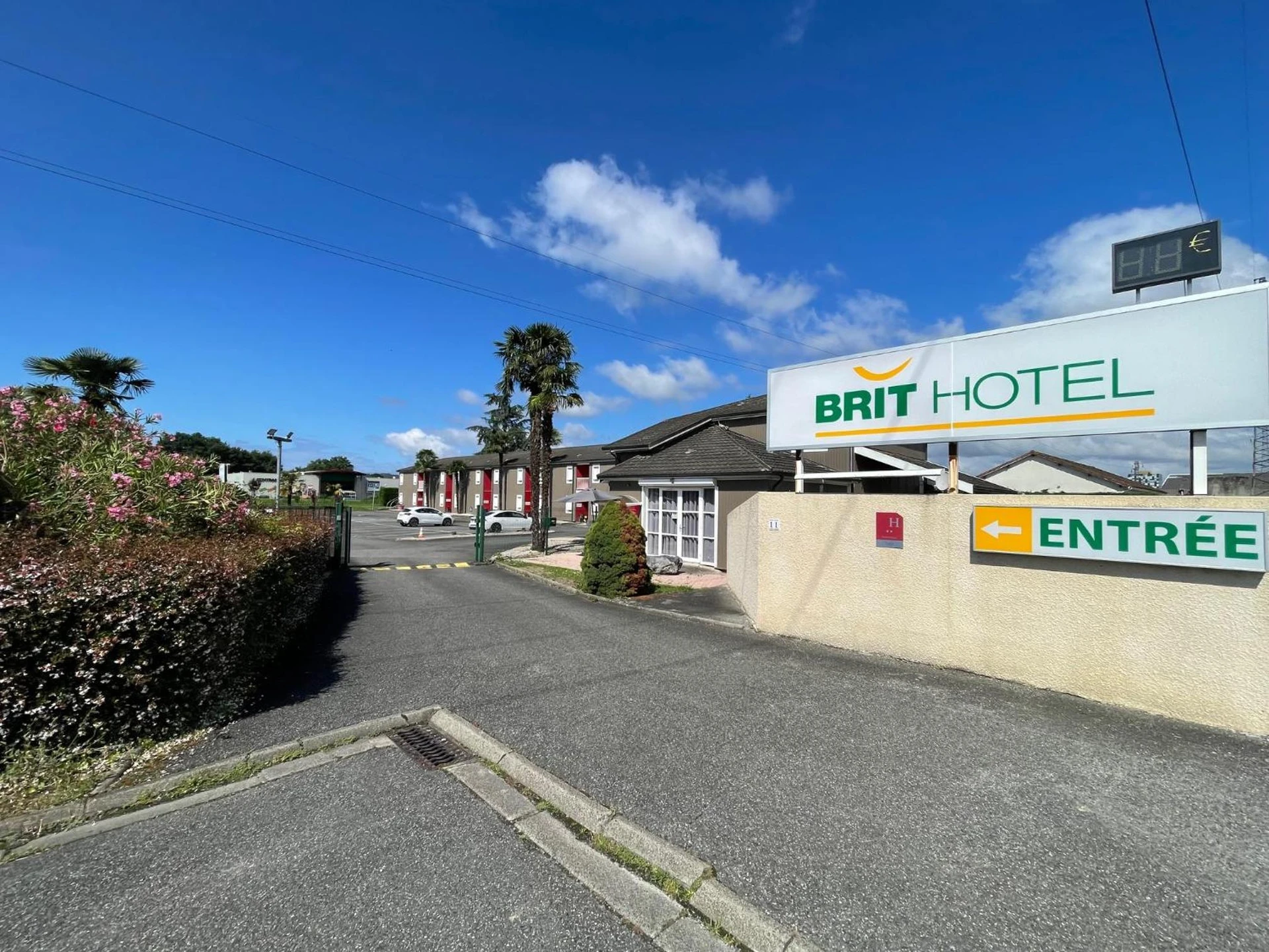 Organiser un séminaire d'entreprise : Brit Hotel Essentiel Pau Lescar à narbonne