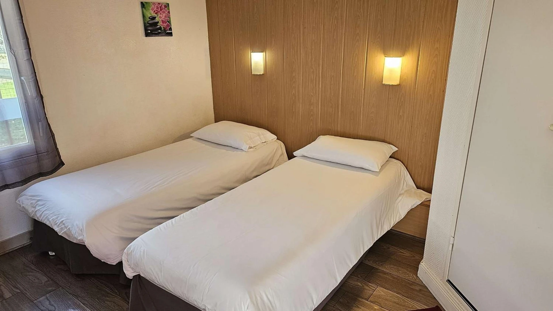 Chambre disponible pour un séminaire d'entreprise à Brit Hotel Essentiel Pau Lescar - Narbonne