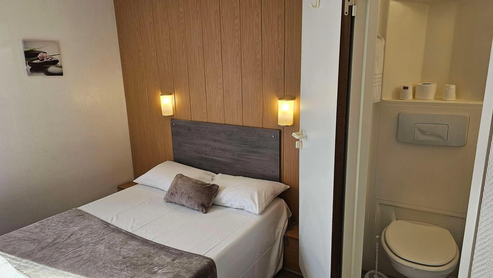 Chambre disponible pour un séminaire d'entreprise à Brit Hotel Essentiel Pau Lescar - Narbonne