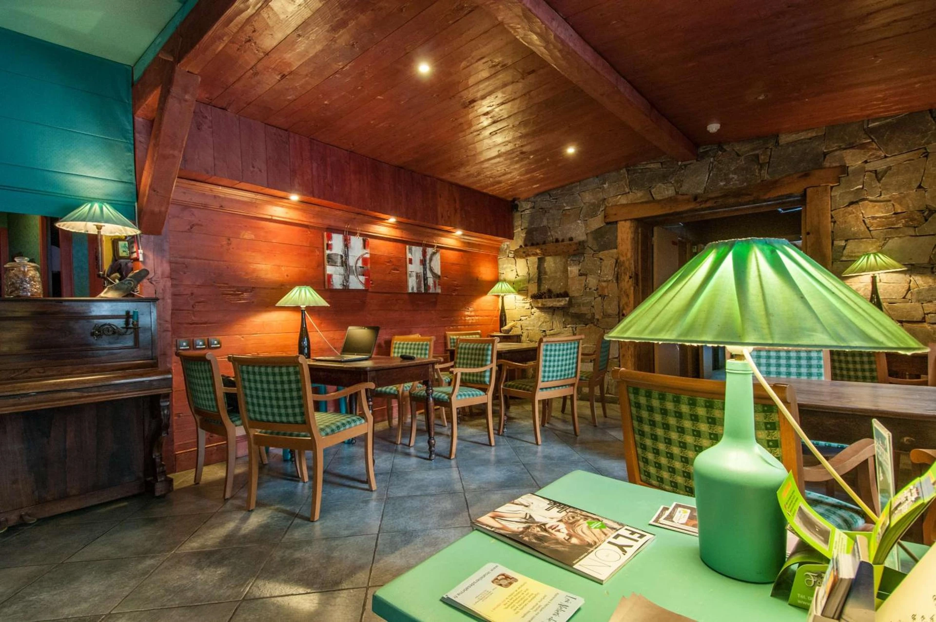 Lieu convivial pour un séminaire d'entreprise à Brit Hotel Florimont - Saint-Ferréol - En savoir plus 
