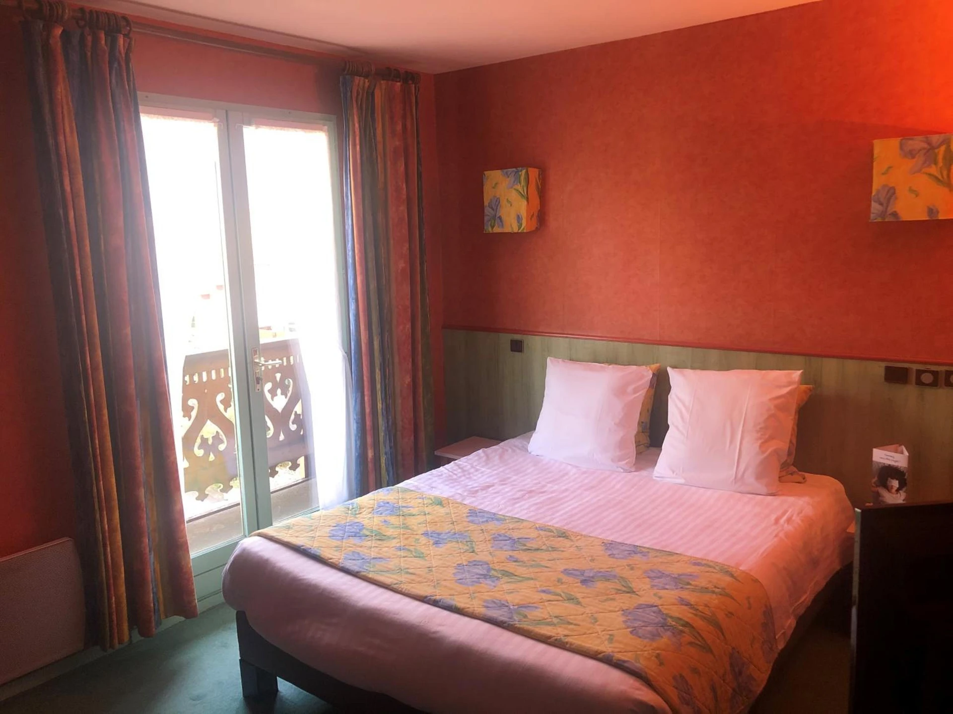 Chambre disponible pour un séminaire d'entreprise à Brit Hotel Florimont - Saint-Ferréol