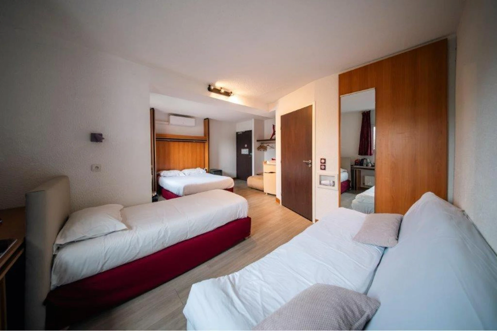 Chambre disponible pour un séminaire d'entreprise à Brit Hotel La Bonne Etape - Évreux
