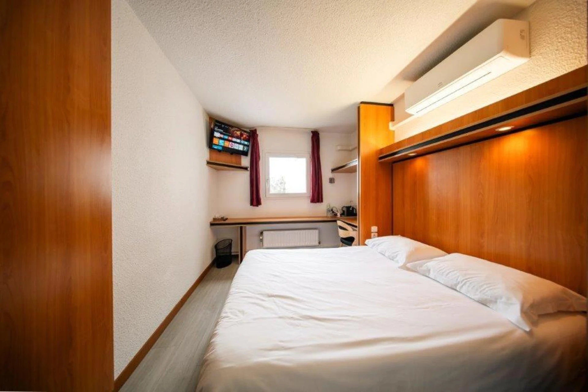 Magnifique chambre pour un séminaire d'entreprise à Brit Hotel La Bonne Etape - Évreux
