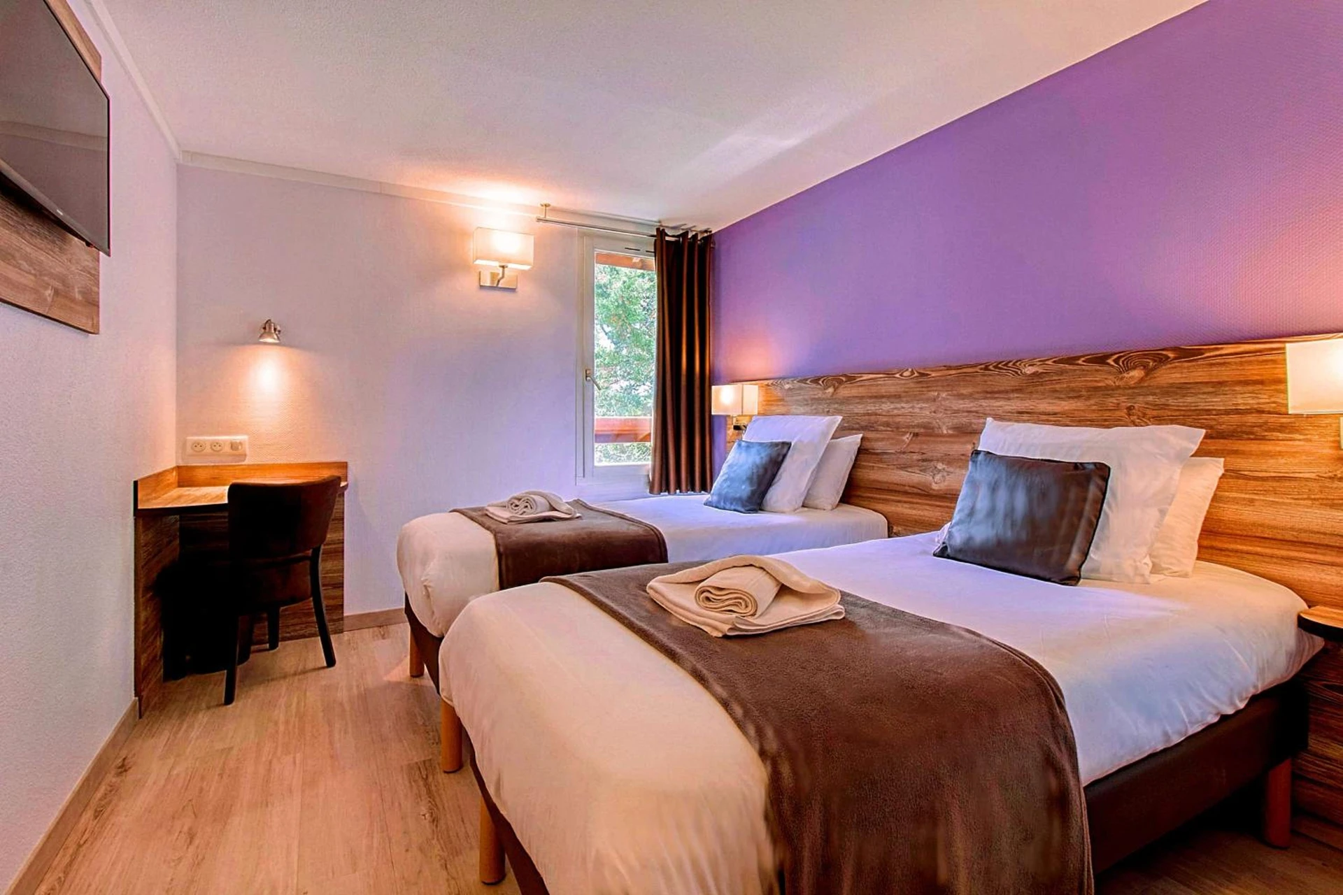Chambre disponible pour un séminaire d'entreprise à Brit Hotel Confort Pau Lons - Lons