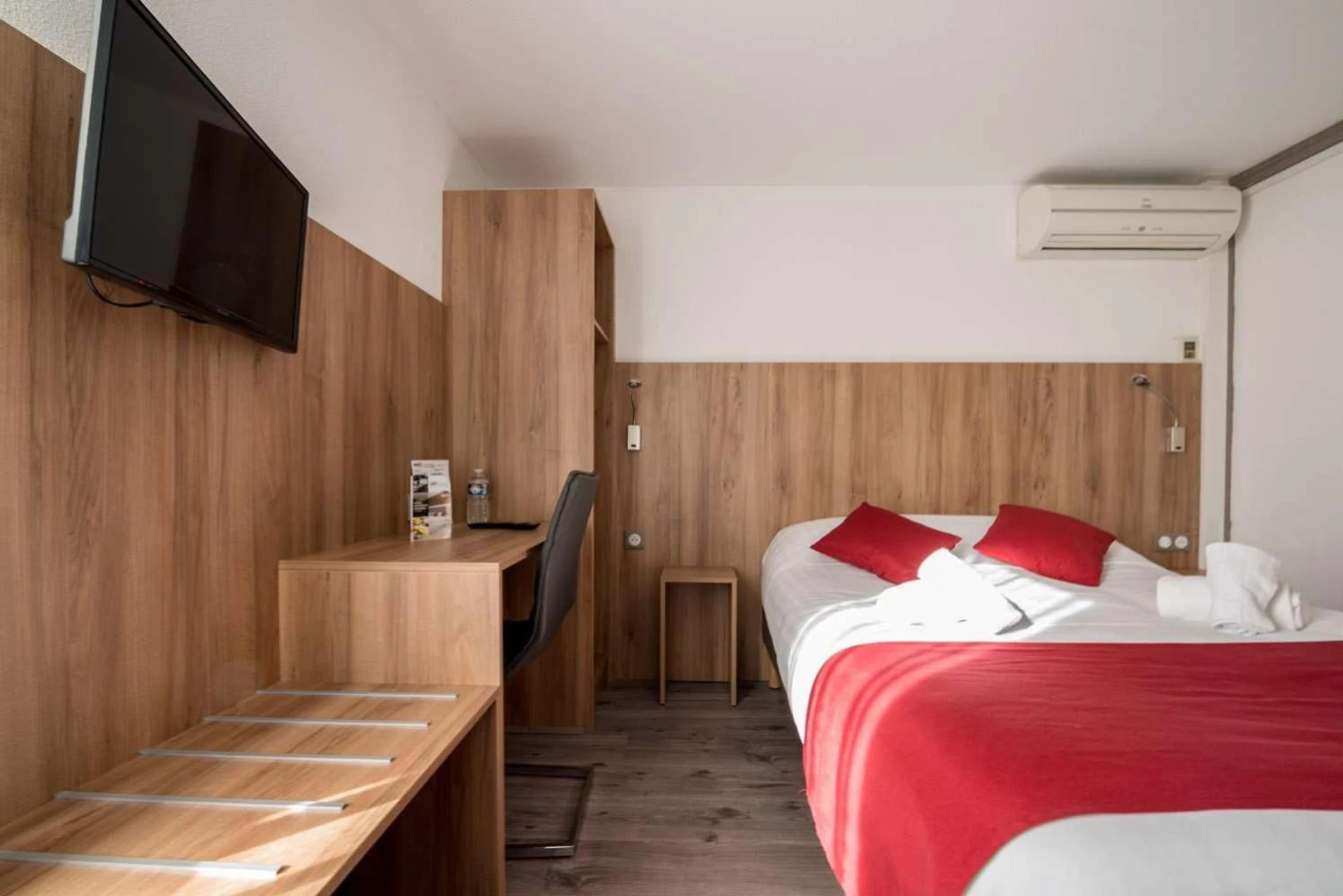 Chambre disponible pour un séminaire d'entreprise à Brit Hotel Plaisance A9/A61 - Narbonne