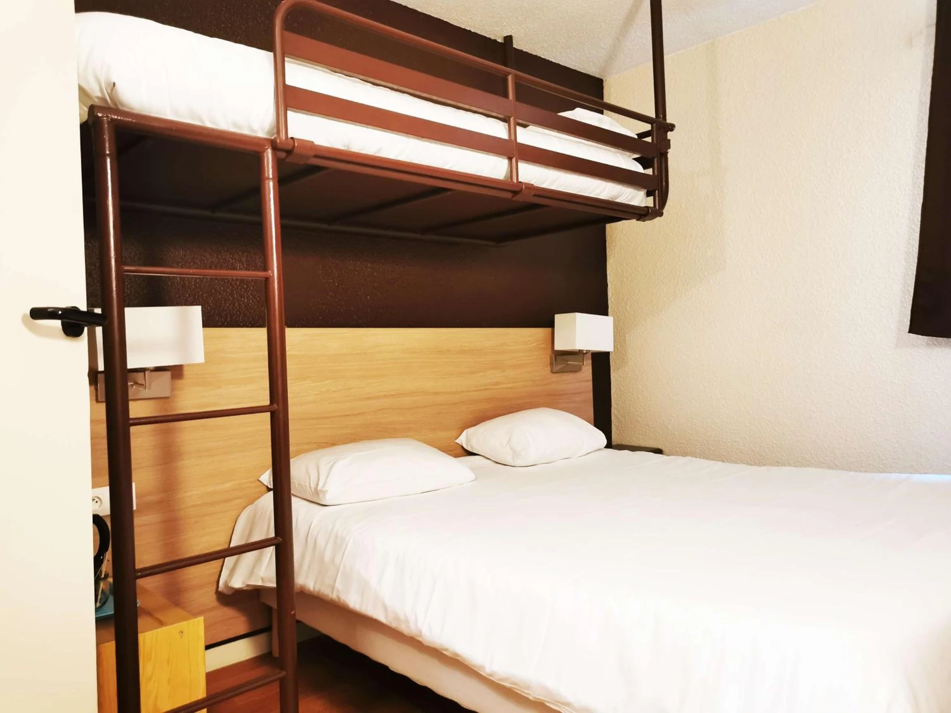 Chambre disponible pour un séminaire d'entreprise à Brit Hotel Essentiel Tours Nord - Tours