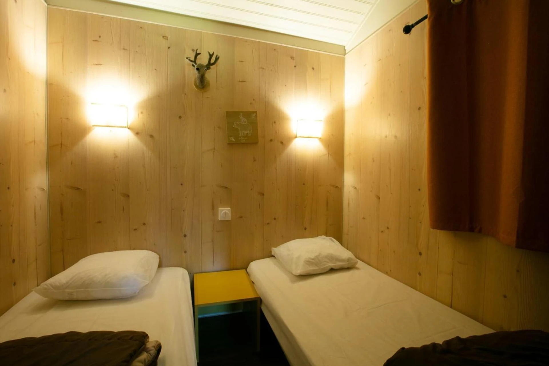 Chambre disponible pour un séminaire d'entreprise à A La Rencontre Du Soleil - Camping - Le Bourg-dʼOisans