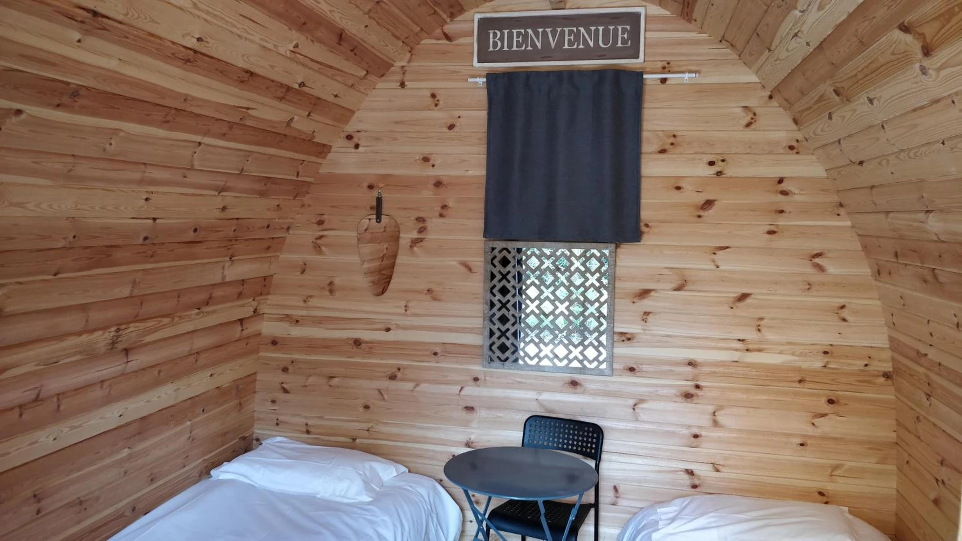 Magnifique chambre pour un séminaire d'entreprise à Camping Au Tour de l'Aveyron - LʼHospitalet-du-Larzac