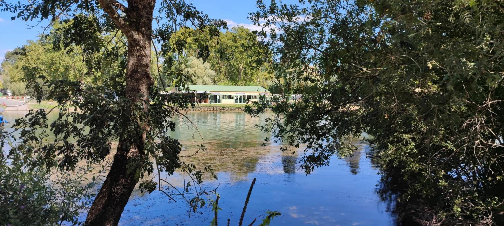 Chambre à Camping belle rivière - Organiser un séminaire d'entreprise à Chaniers
