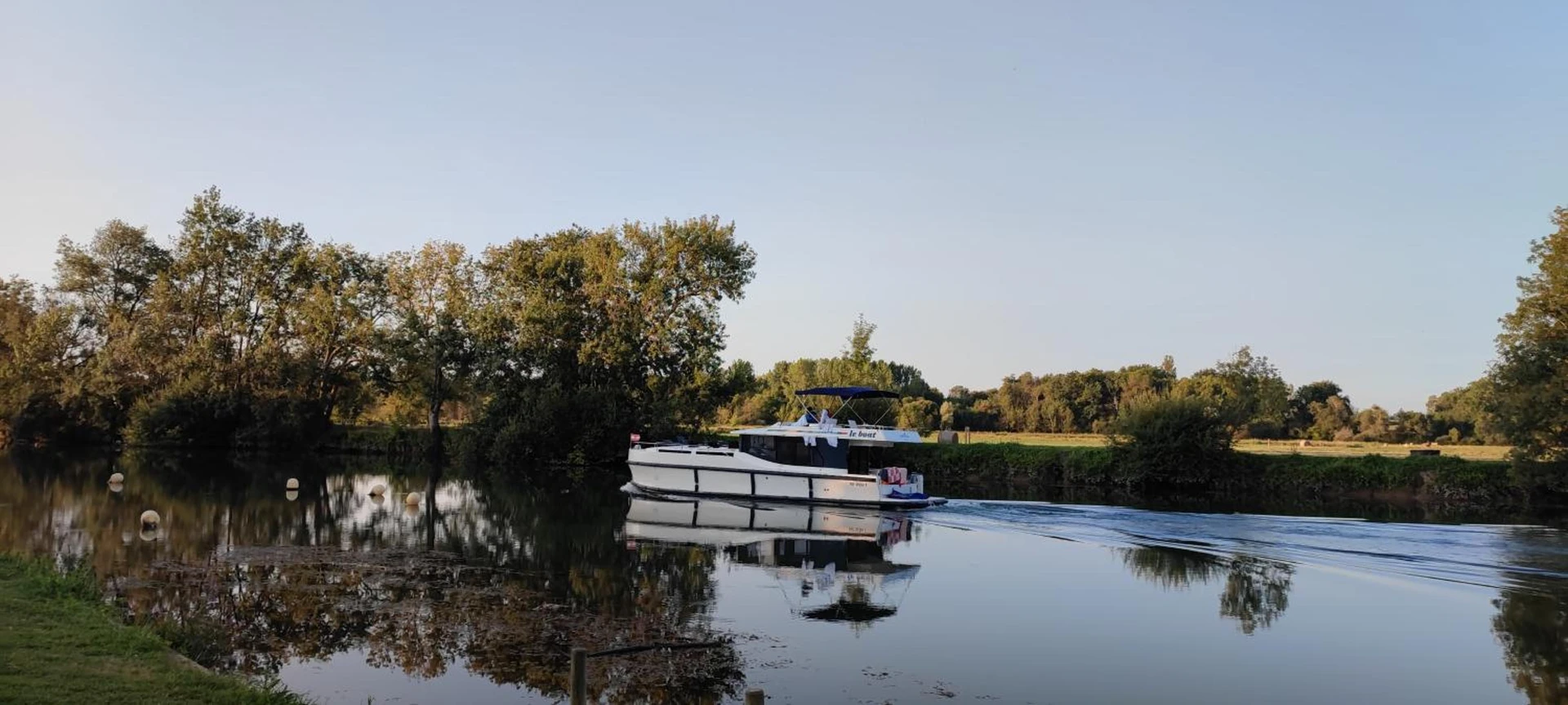 Ambiance de travail pour séminaire d'entreprise à Camping belle rivière - Chaniers