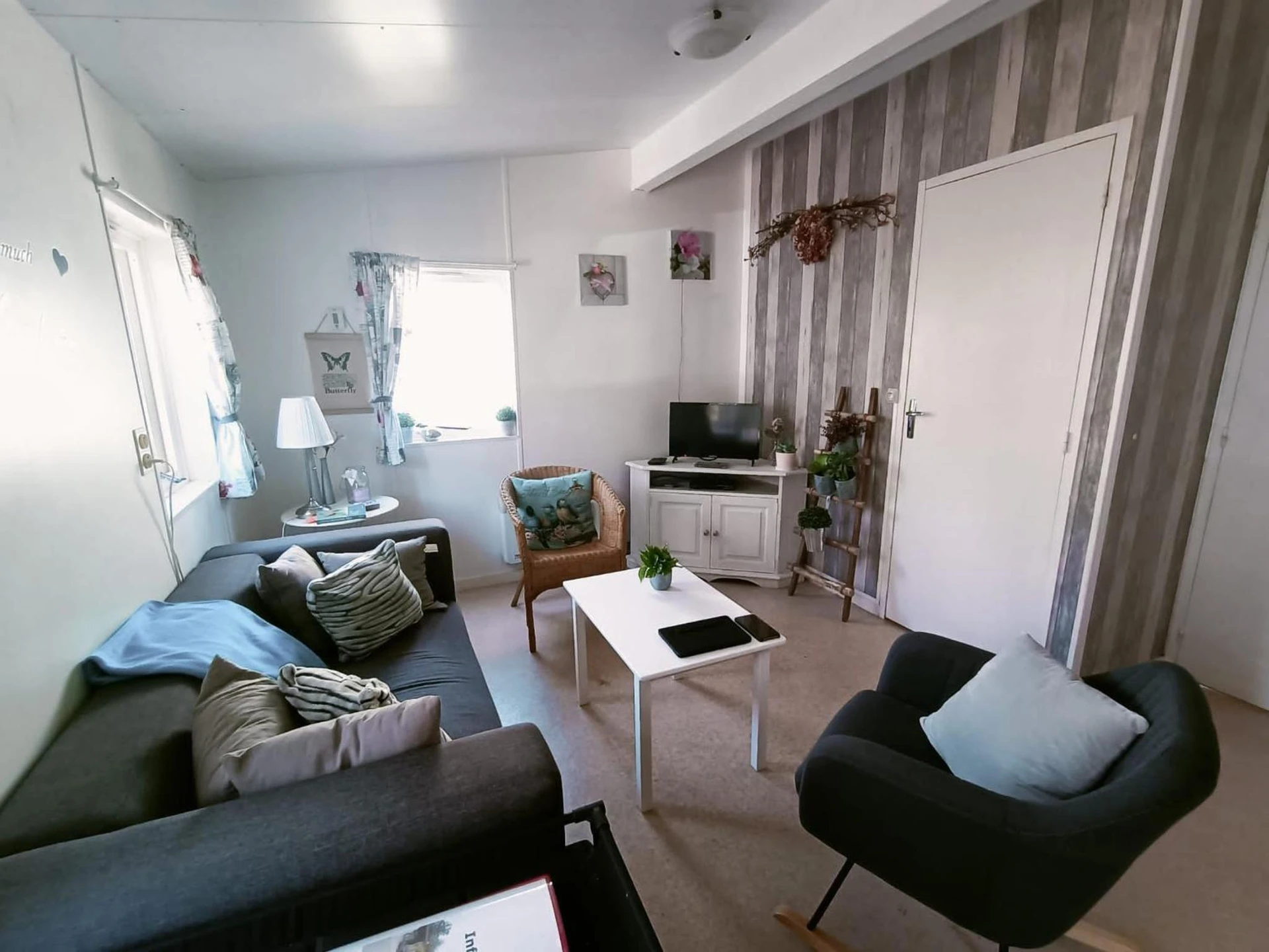 Chambre disponible pour un séminaire d'entreprise à Chalet-dordogne B10 camping Château Le Verdoyer - Champs Romain, Dordogne - Puyhardy
