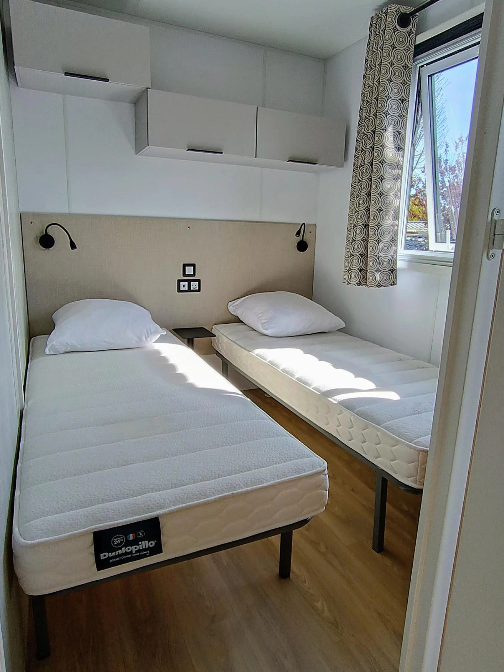 Magnifique chambre pour un séminaire d'entreprise à Camping de la Tour AMBON - Ambon