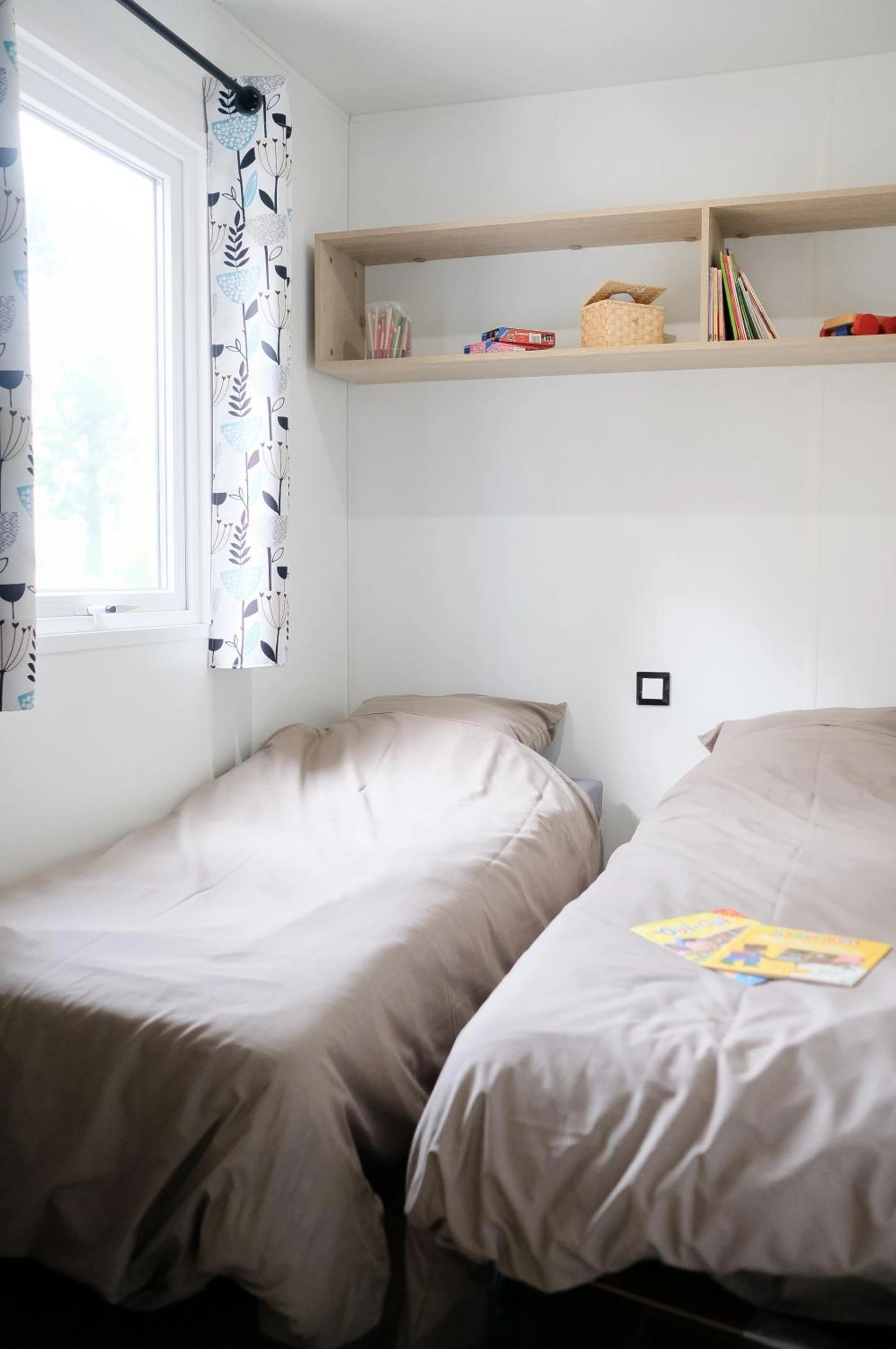 Chambre disponible pour un séminaire d'entreprise à Mobil Home XXL 4 chambres - Camping La Trévillière - Bretignolles-sur-Mer