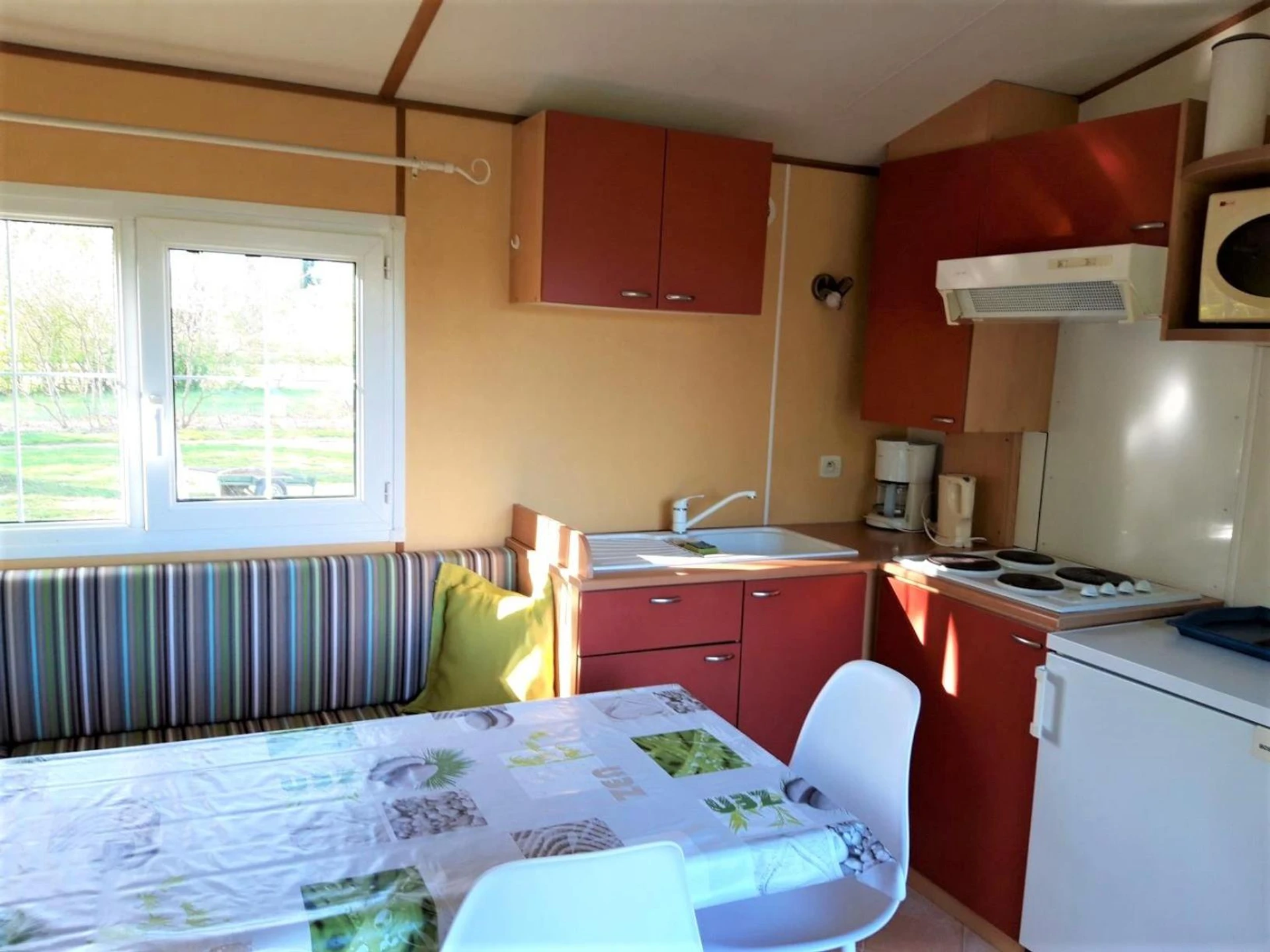 Salle de séminaire à Camping des 2 Rives- Mobilhomes - Organiser un événement professionnel à Étang-sur-Arroux