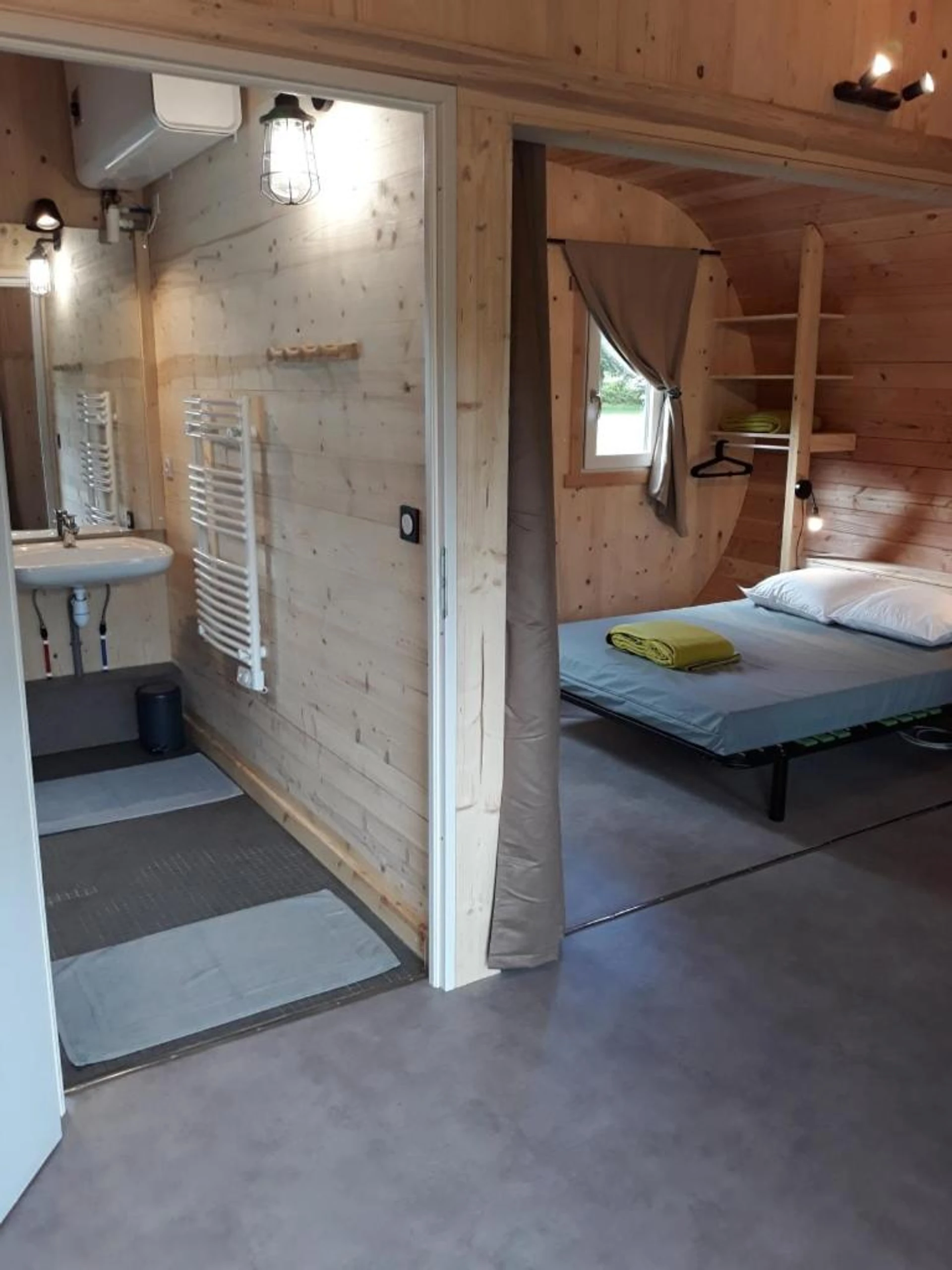 Chambre disponible pour un séminaire d'entreprise à Domaine de l'Ours / Camping Lodge - Saint-Urcize