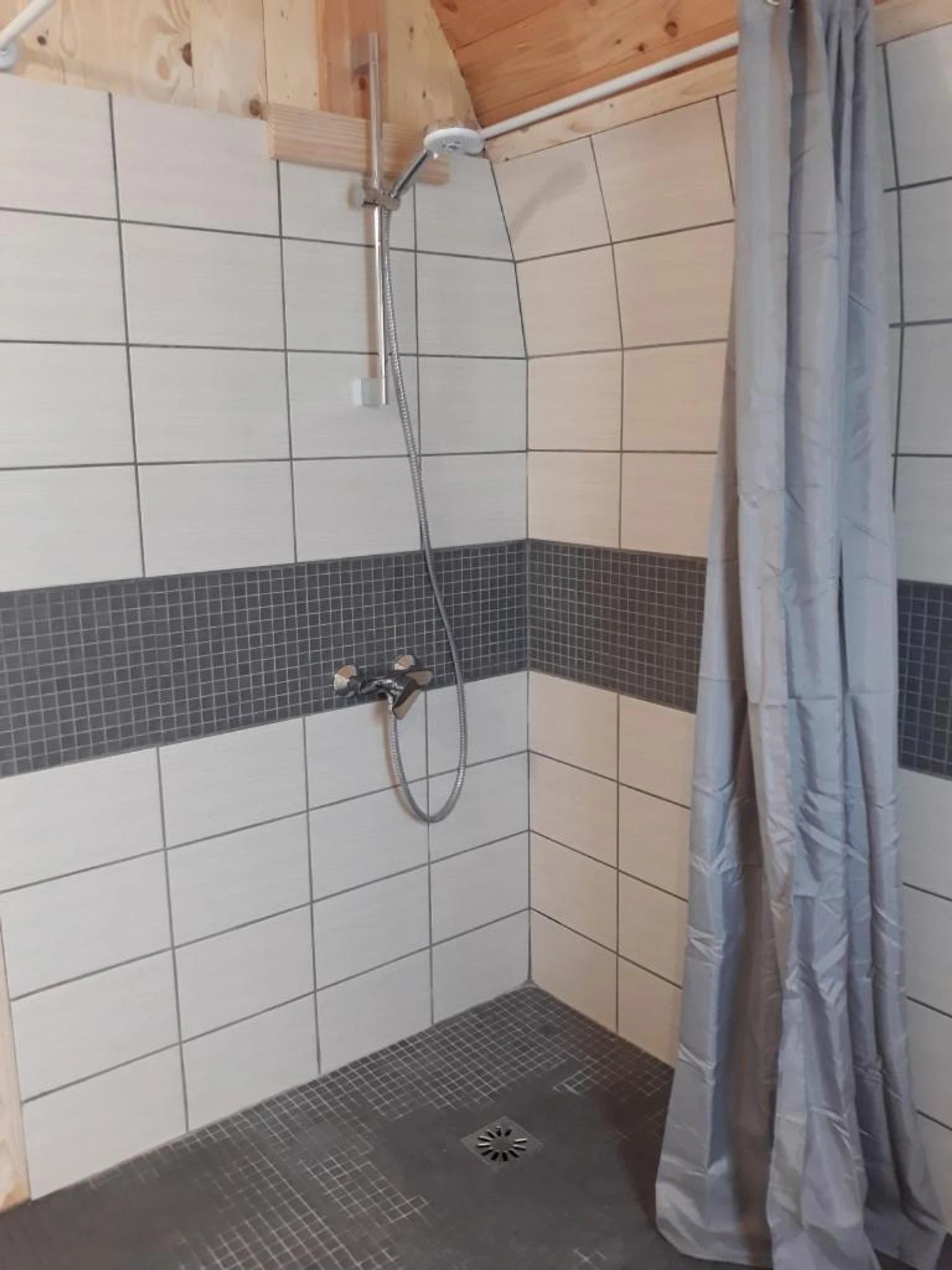 Magnifique chambre pour un séminaire d'entreprise à Domaine de l'Ours / Camping Lodge - Saint-Urcize