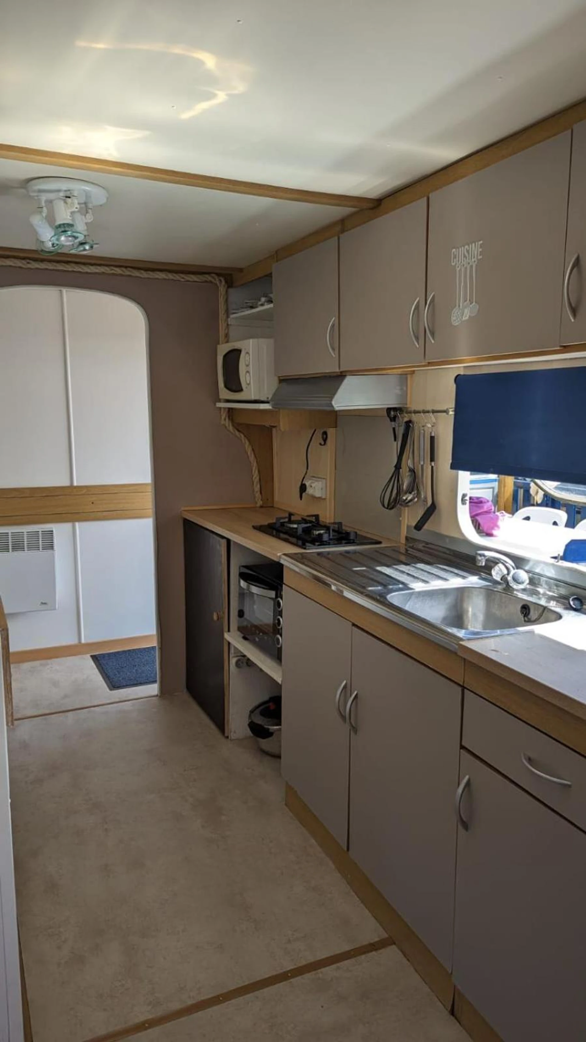 Ambiance de travail pour séminaire d'entreprise à Mobil home avec terrasse camping du gouffre numéro 88 plougrescant - Plougrescant