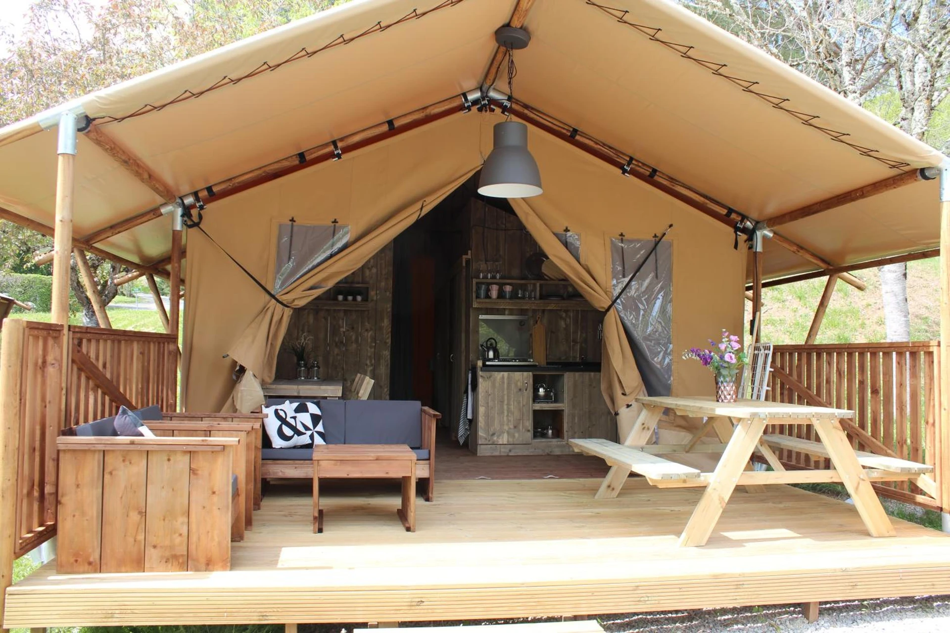 Salle de séminaire à Glamping Lac du Causse - Organiser un événement professionnel à Lissac-sur-Couze