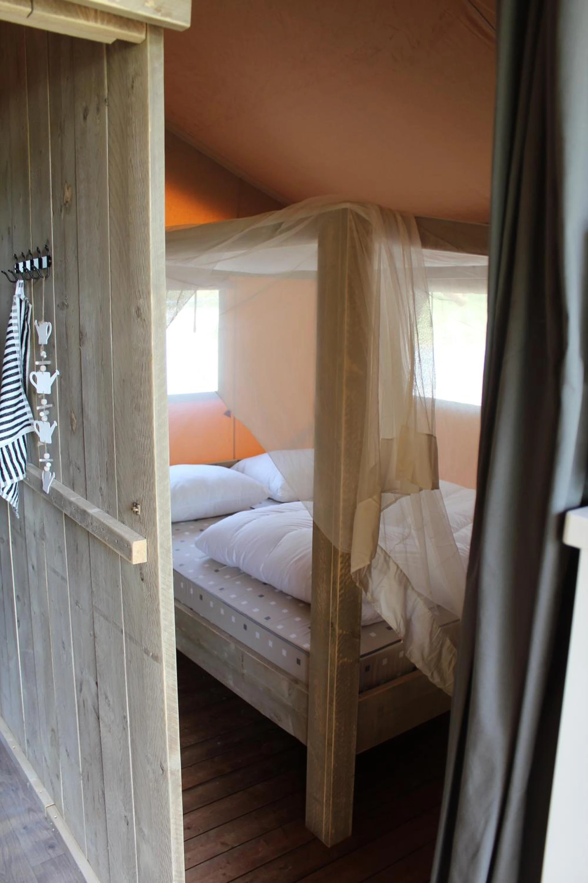 Chambre disponible pour un séminaire d'entreprise à Glamping Lac du Causse - Lissac-sur-Couze