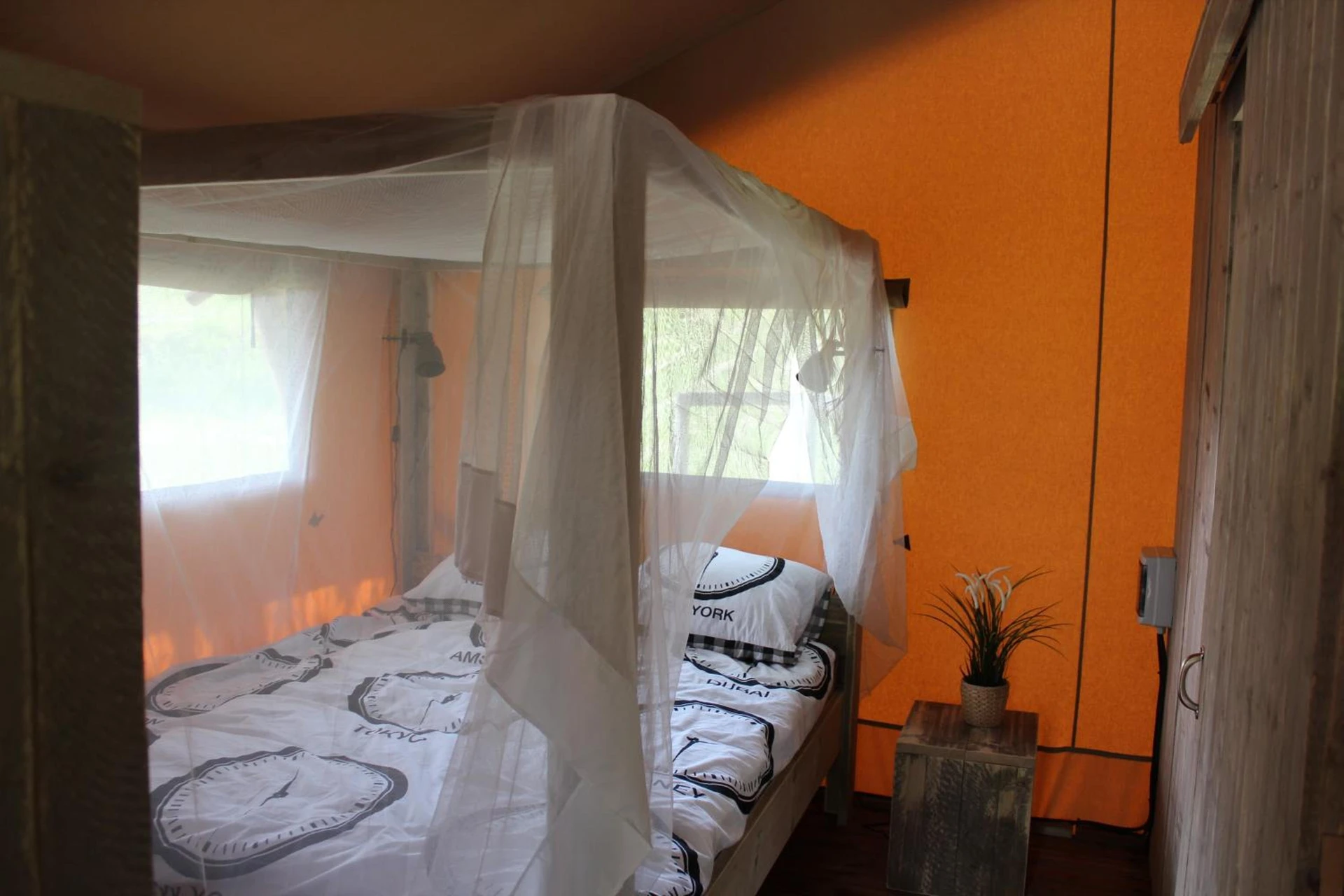 Chambre disponible pour un séminaire d'entreprise à Glamping Lac du Causse - Lissac-sur-Couze