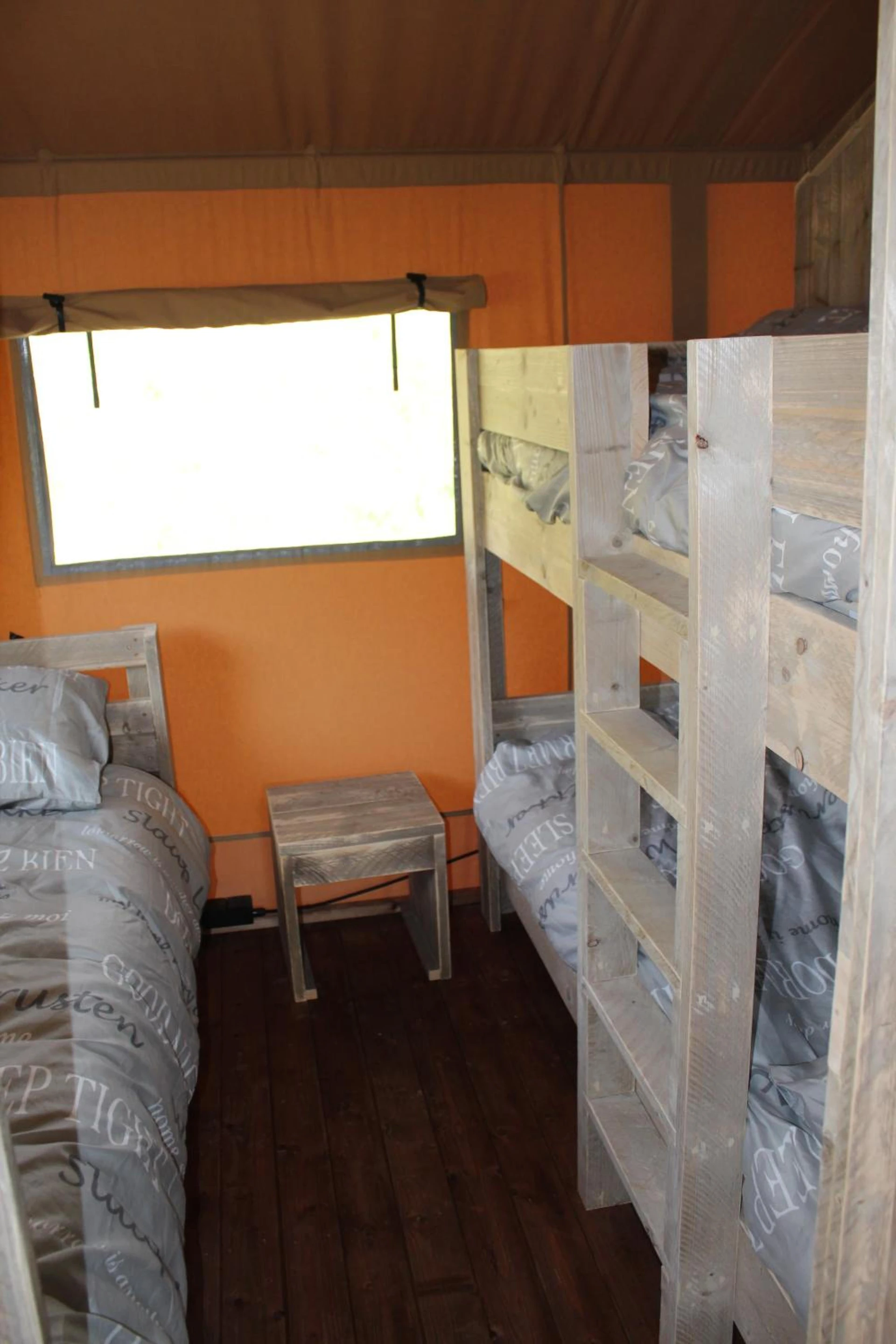 Magnifique chambre pour un séminaire d'entreprise à Glamping Lac du Causse - Lissac-sur-Couze