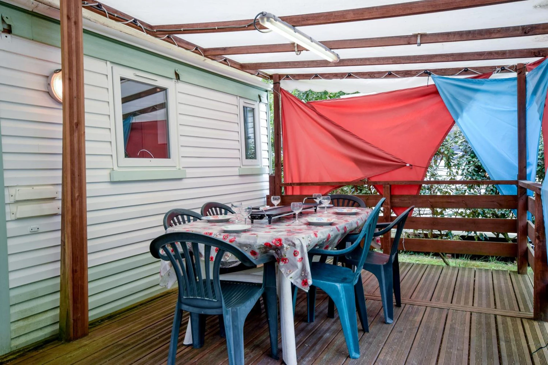 Ambiance de travail pour séminaire d'entreprise à Mobil-home climatisé, camping 3étoiles, 5 min du Lac et à 15 min de Mimizan-Plage - Sainte-Eulalie-en-Born