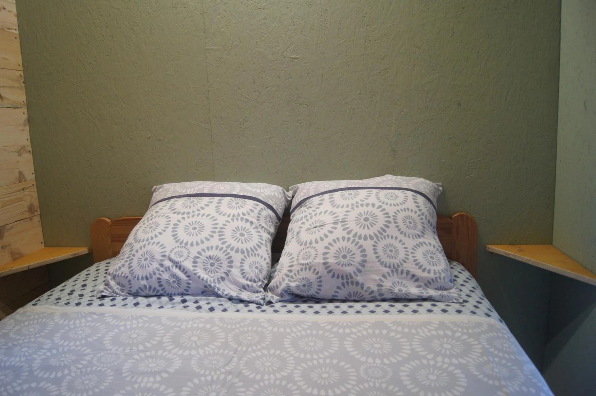 Chambre disponible pour un séminaire d'entreprise à Camping EAU NATURELLE 2 étoiles Bungalow ou Tente 4 personnes dans un environnement calme et dépaysant - Tursac