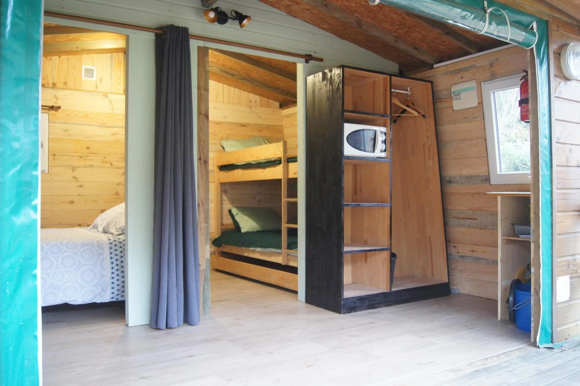 Chambre disponible pour un séminaire d'entreprise à Camping EAU NATURELLE 2 étoiles Bungalow ou Tente 4 personnes dans un environnement calme et dépaysant - Tursac