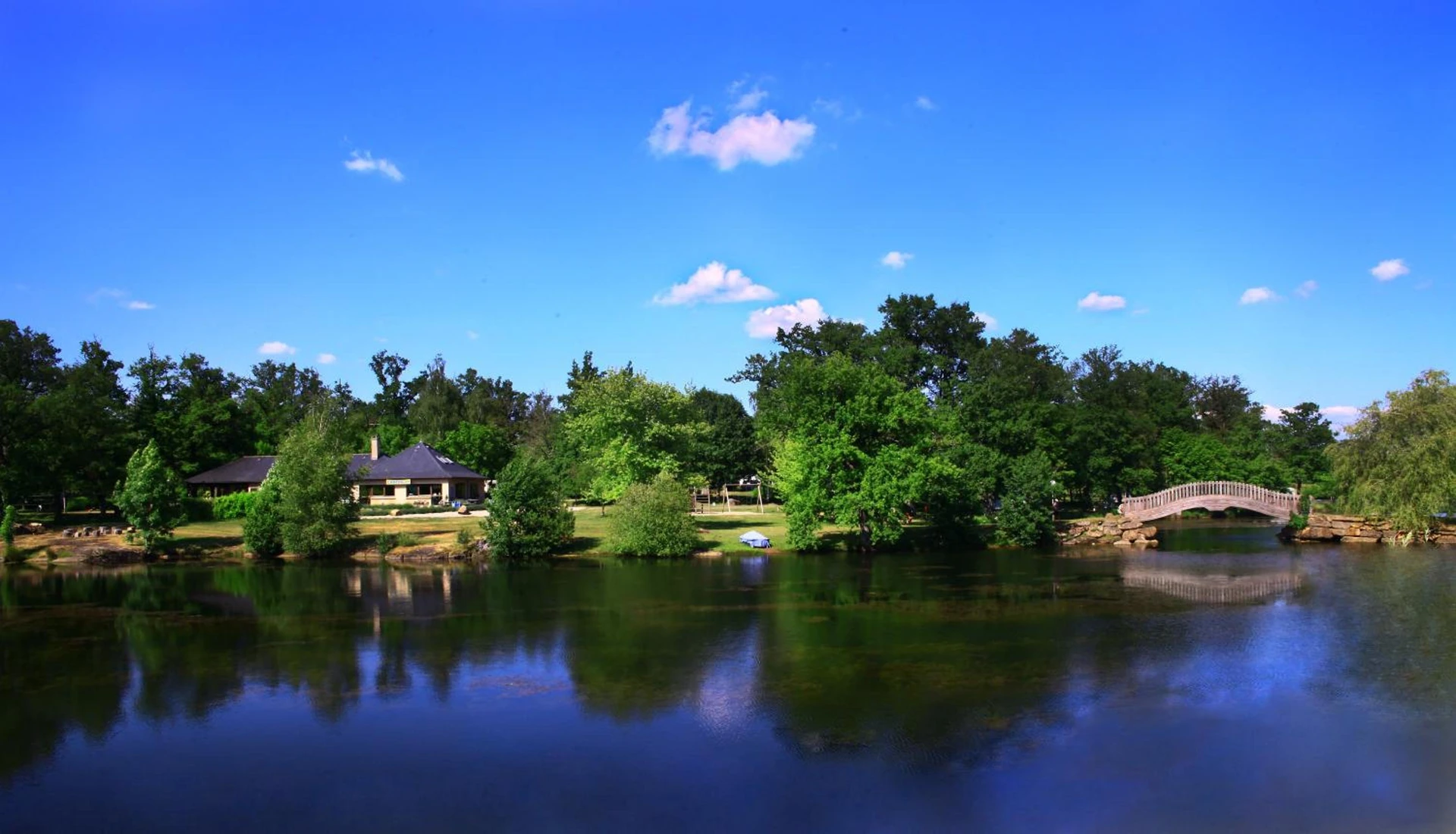 Organiser un séminaire d'entreprise : Camping Etang Du Camp à senergues
