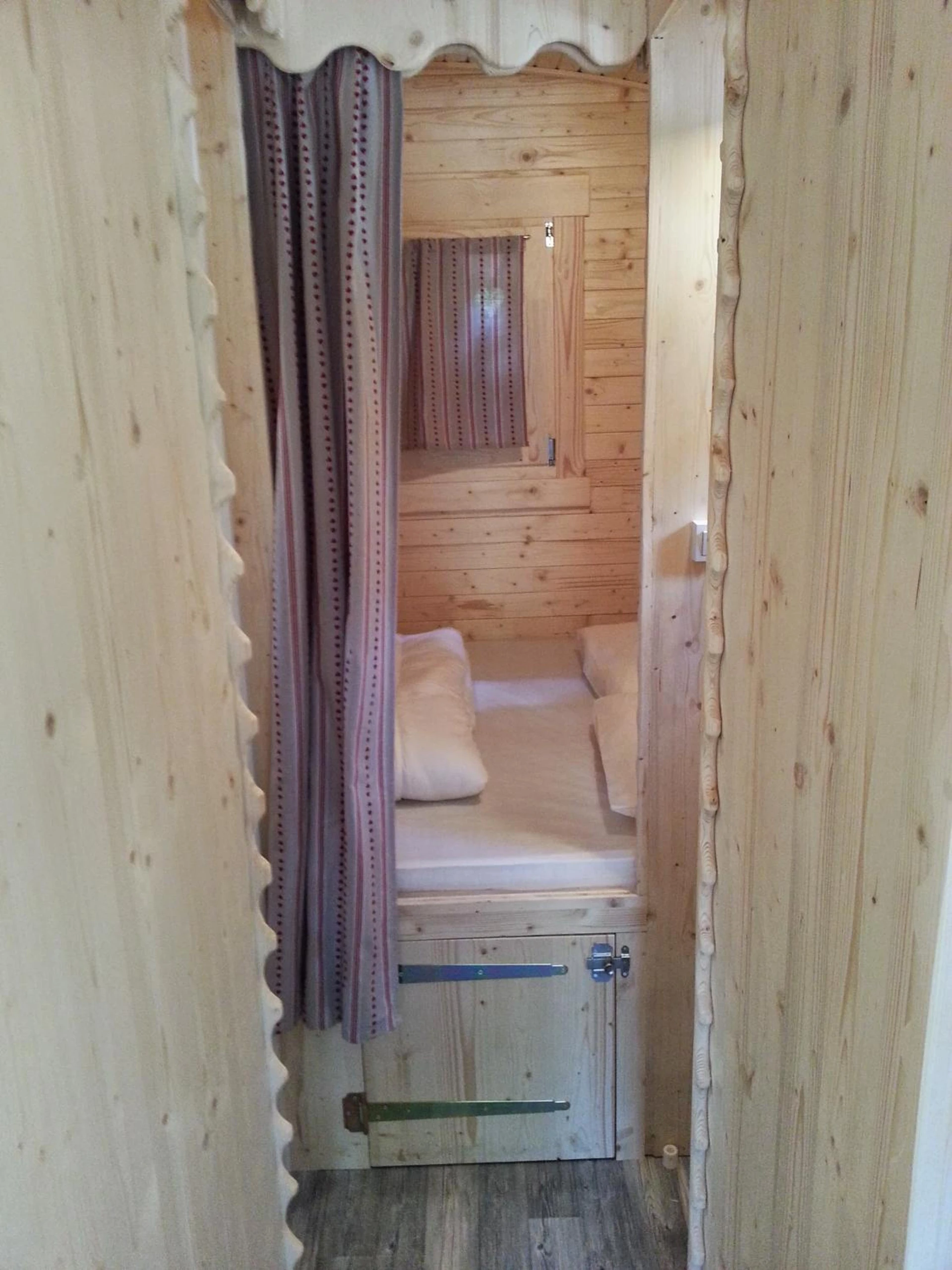 Chambre disponible pour un séminaire d'entreprise à Camping Ibie - Lagorce