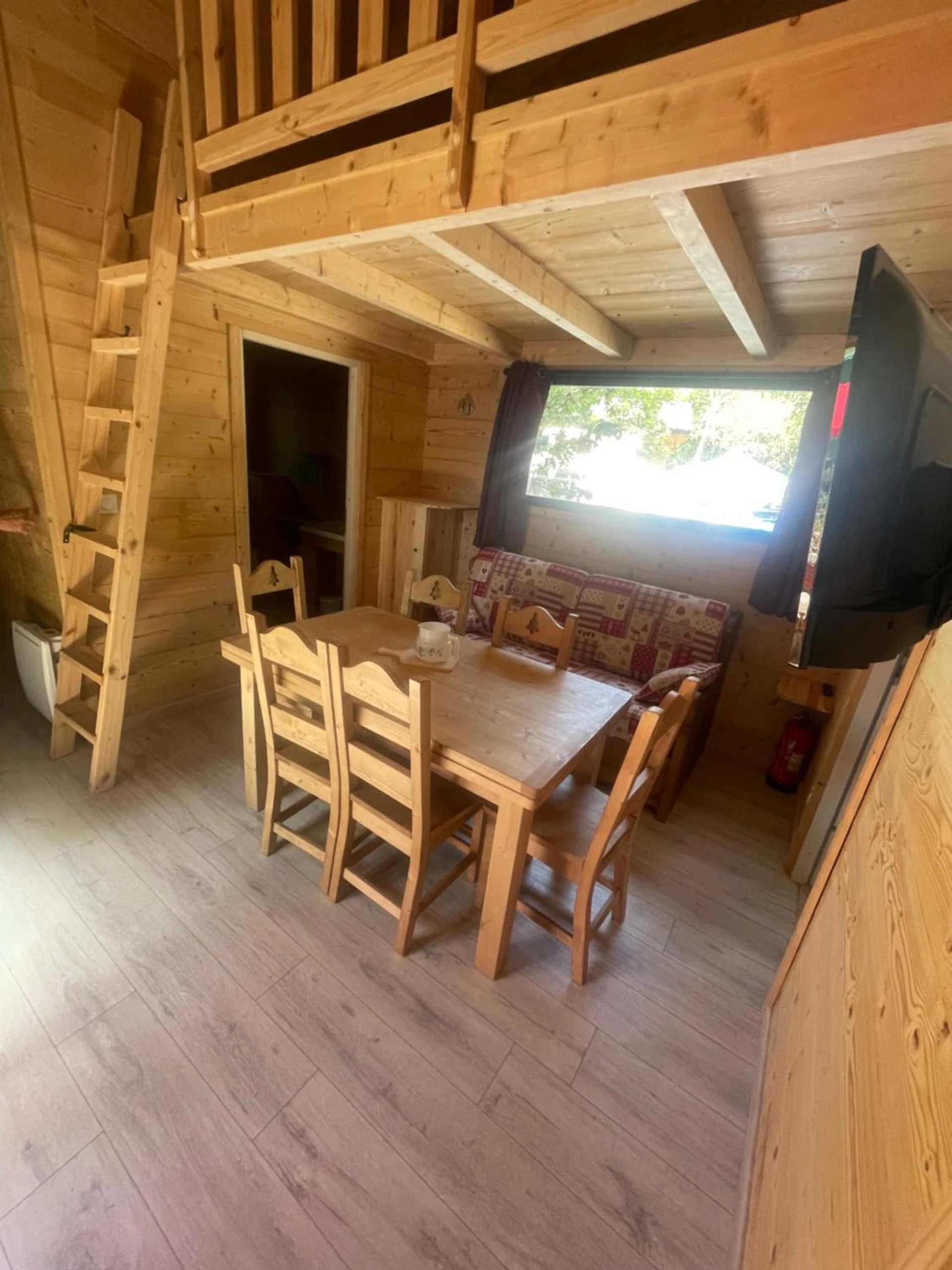 Lieu convivial pour un séminaire d'entreprise à Camping L'Enclave mobil-home - Estavar - En savoir plus 