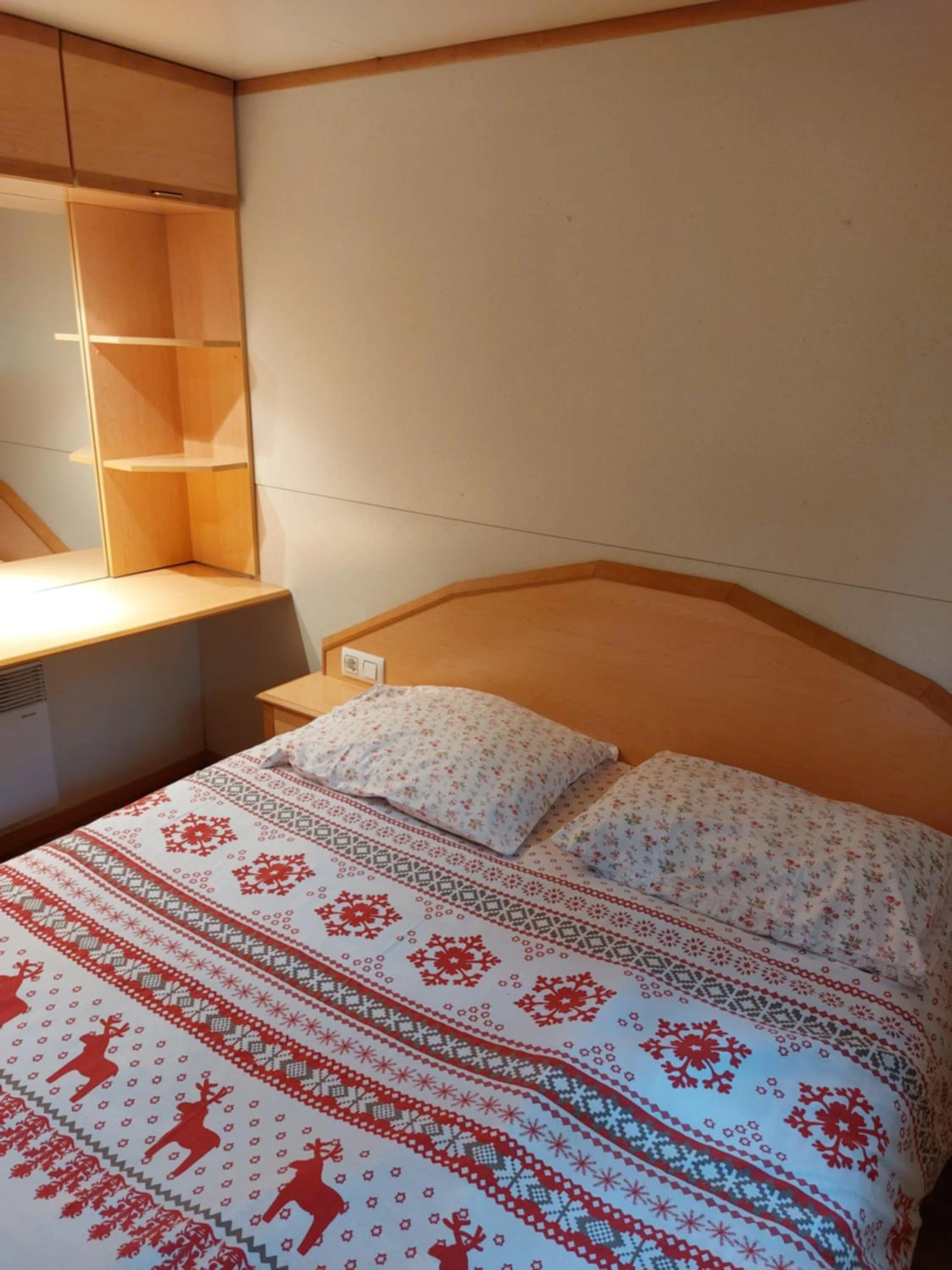 Chambre disponible pour un séminaire d'entreprise à Camping L'Enclave mobil-home - Estavar