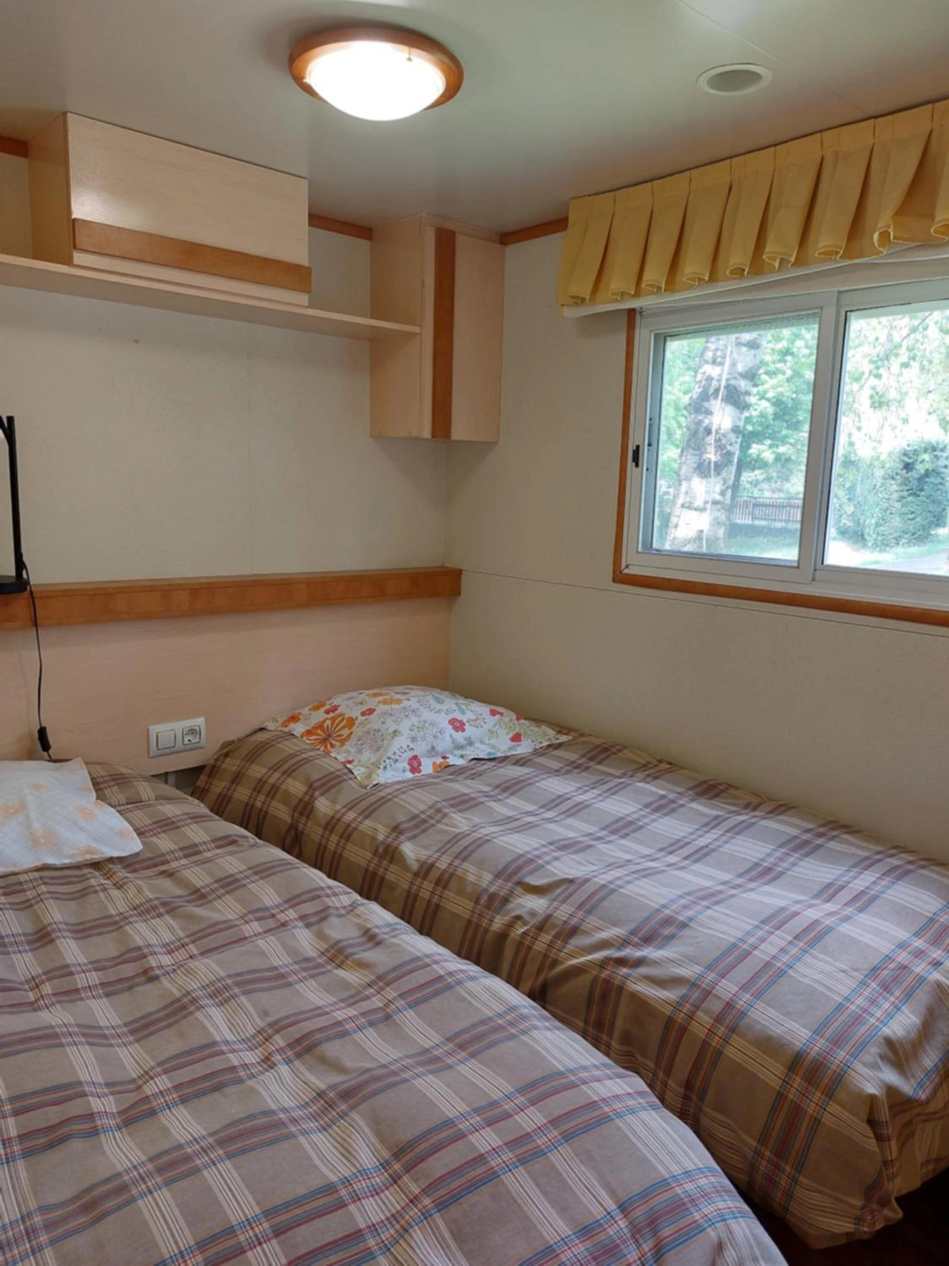 Chambre disponible pour un séminaire d'entreprise à Camping L'Enclave mobil-home - Estavar