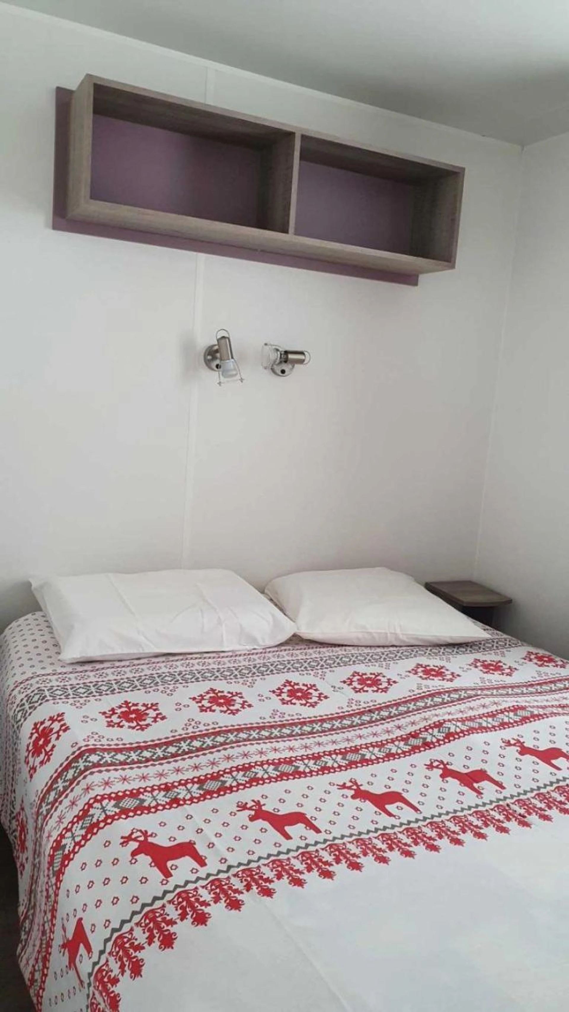 Chambre disponible pour un séminaire d'entreprise à Camping L'Enclave mobil-home - Estavar