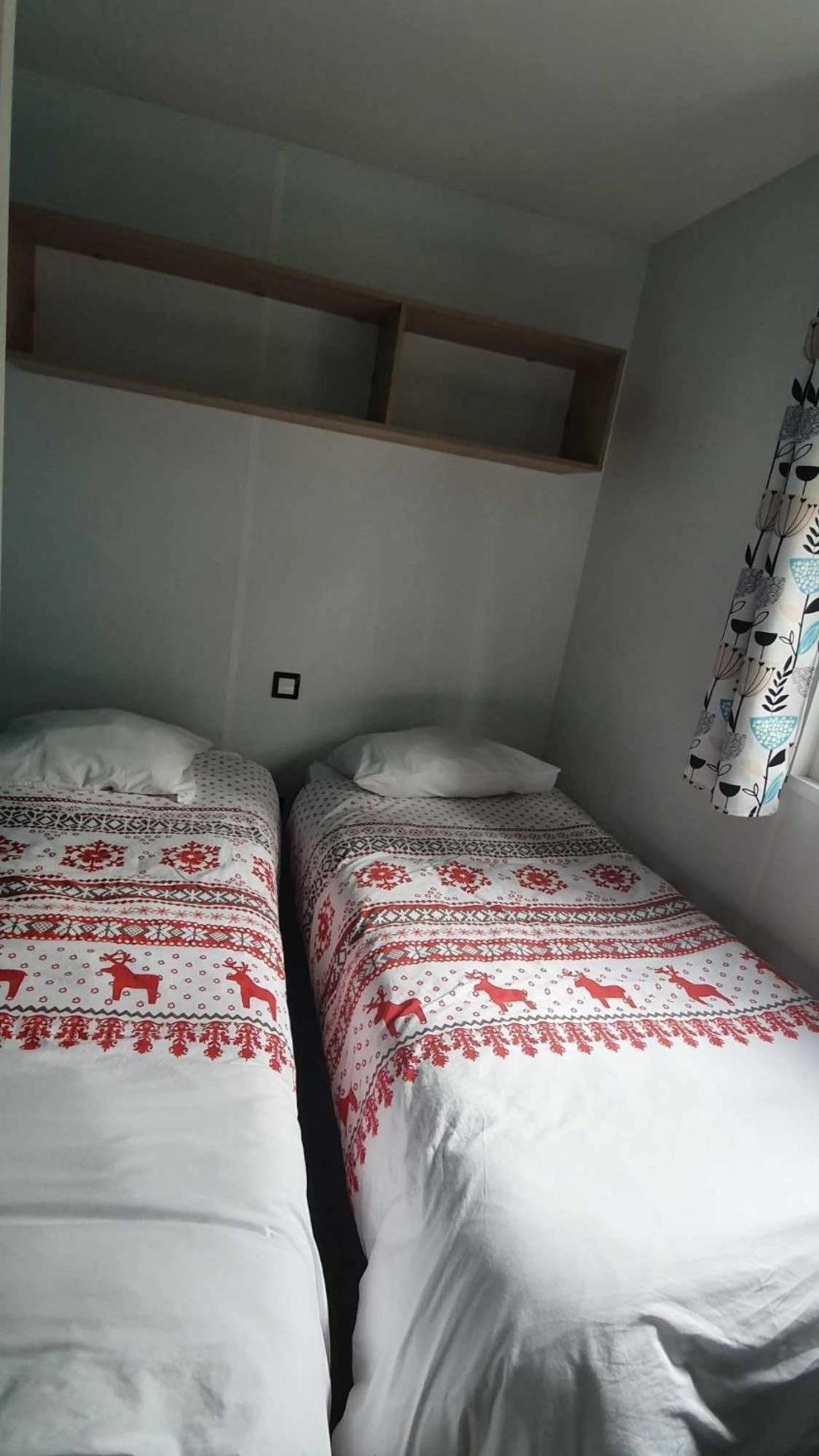 Magnifique chambre pour un séminaire d'entreprise à Camping L'Enclave mobil-home - Estavar