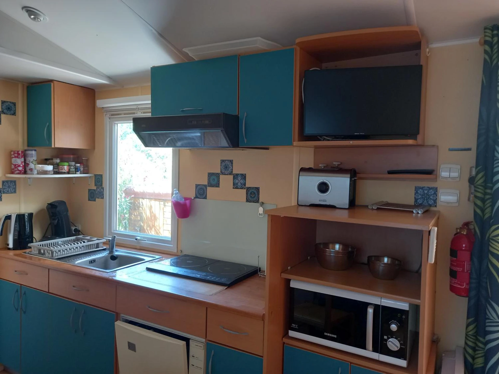Organiser un séminaire d'entreprise : Mobil Home climatisé avec terrasse dans camping l'Escale, calme à 900m de la plage à agde
