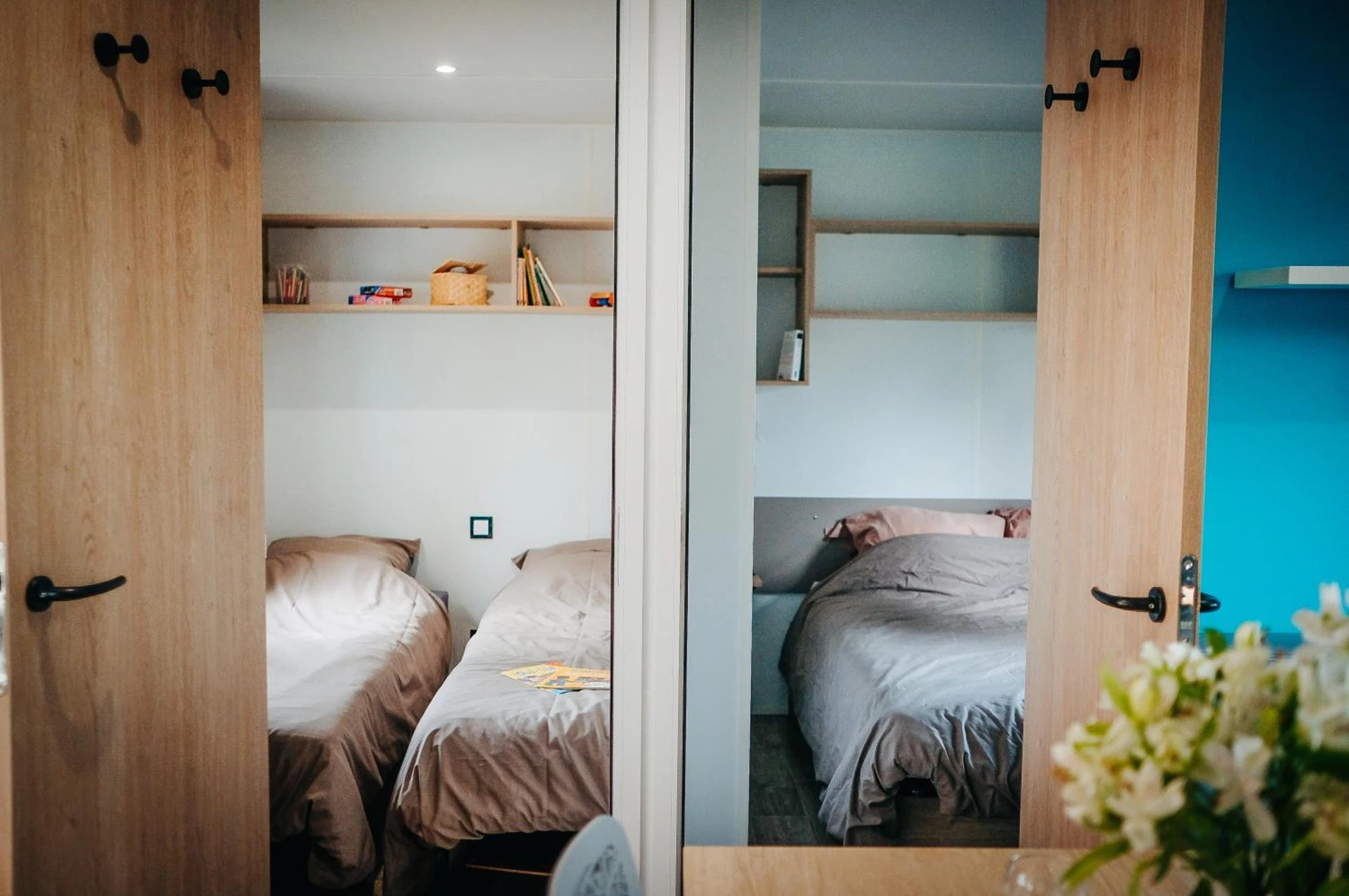 Chambre disponible pour un séminaire d'entreprise à Mobil Home XXL 4 chambres - Camping La Bolée d'Air - Saint-Vincent-sur-Jard