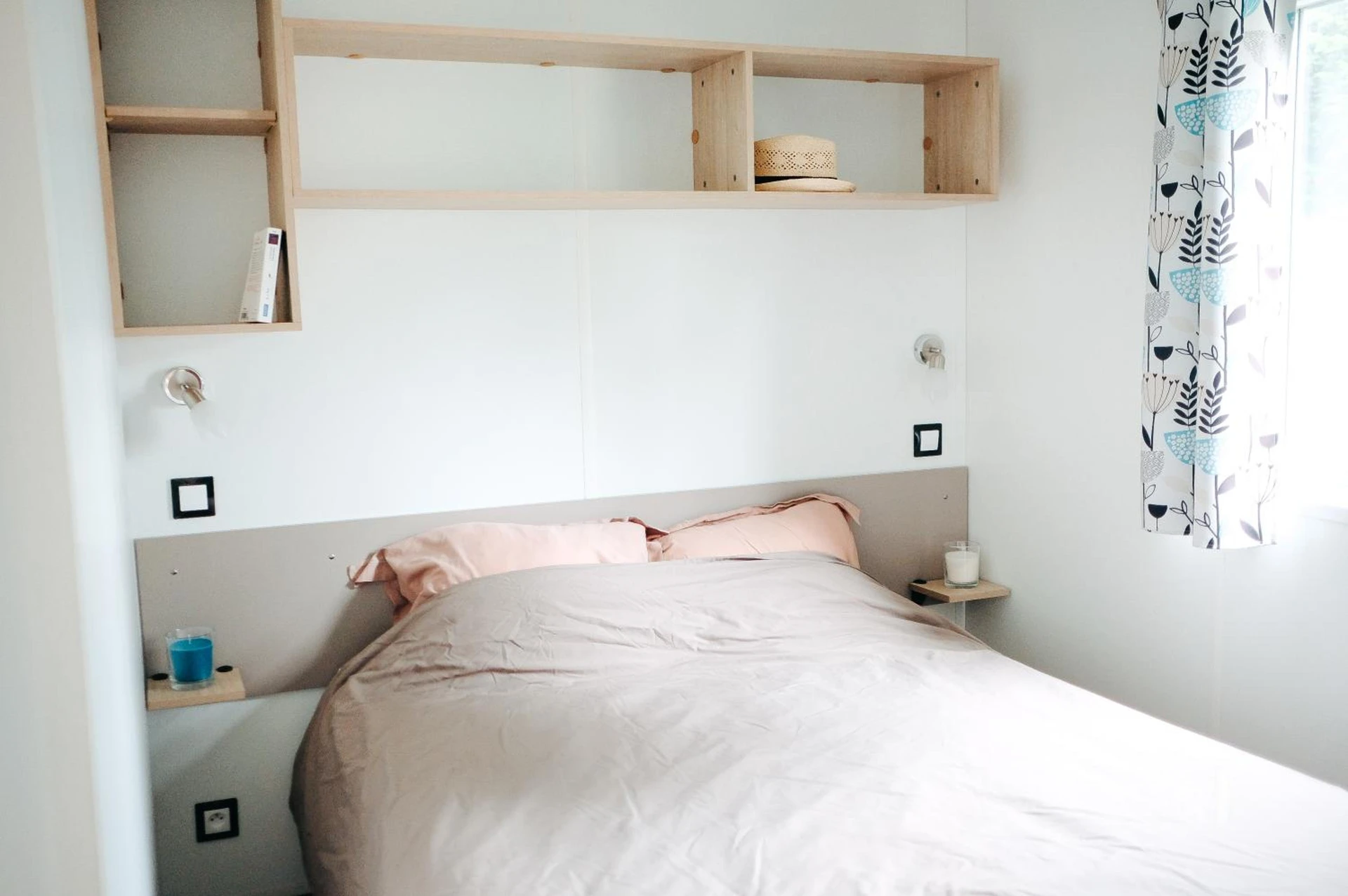 Chambre disponible pour un séminaire d'entreprise à Mobil Home XXL 4 chambres - Camping La Bolée d'Air - Saint-Vincent-sur-Jard