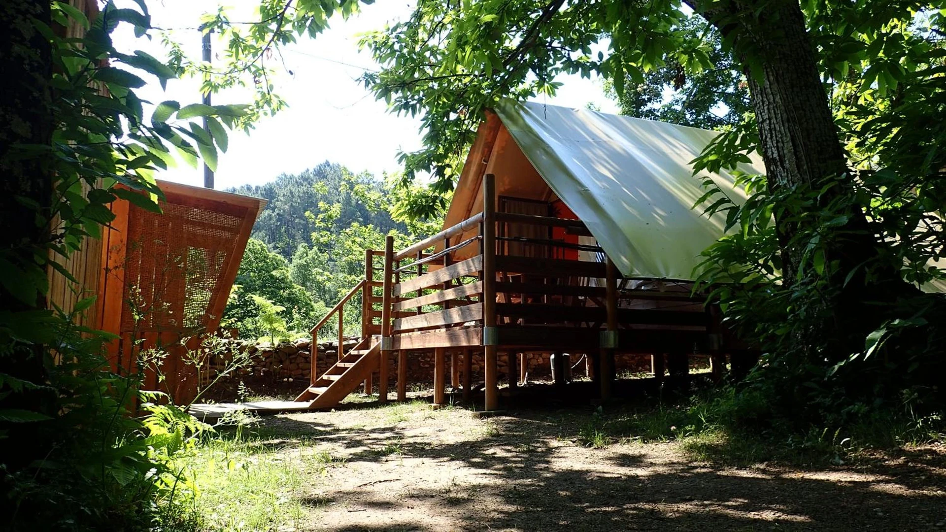Salle de séminaire à Camping La Châtaigneraie - Organiser un événement professionnel à Gravières
