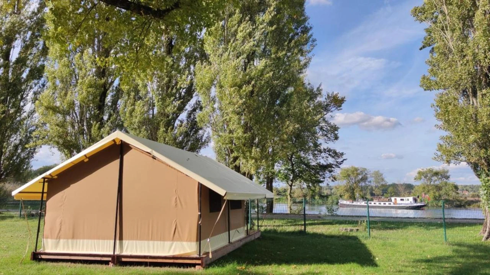 Salle de séminaire à CAMPING ONLYCAMP LA GATINE - Organiser un événement professionnel à Bléré
