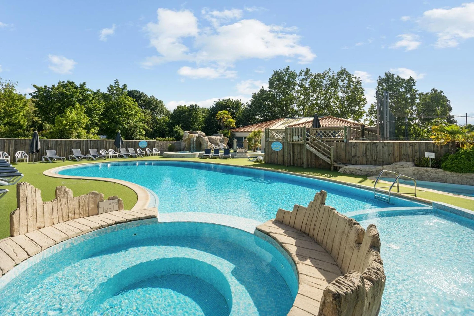 Salle de séminaire à Camping Paradis La Grand'Métairie - Organiser un événement professionnel à Saint-Hilaire-la-Forêt