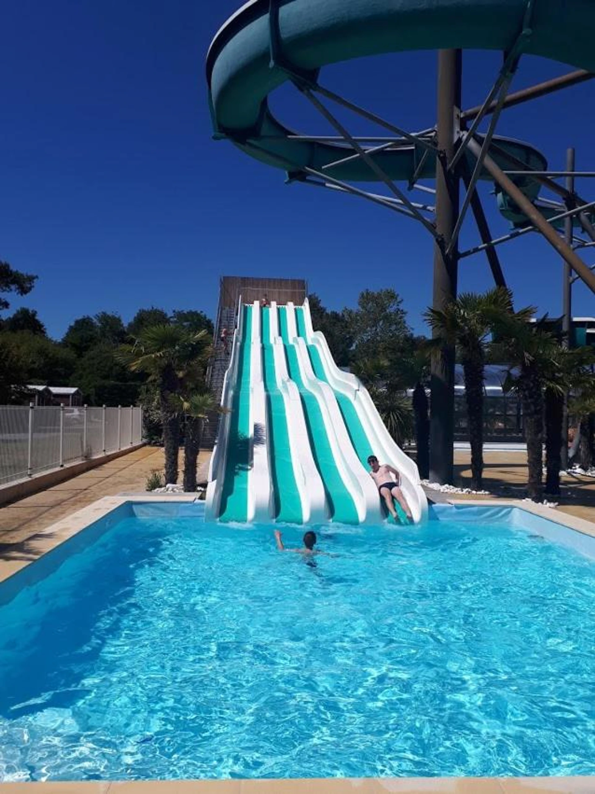 Chambre à CAMPING LA PINEDE - Organiser un séminaire d'entreprise à Les Mathes