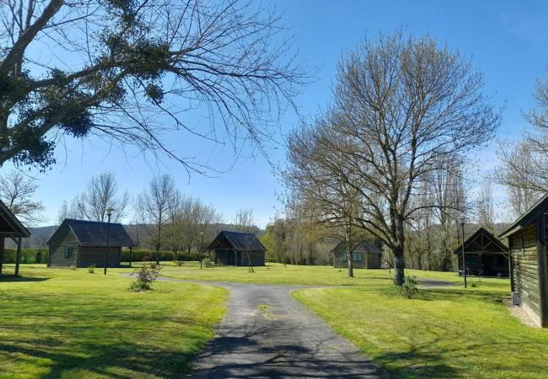 Lieu convivial pour un séminaire d'entreprise à CAMPING ONLYCAMP LA ROSERAIE - Descartes - En savoir plus 