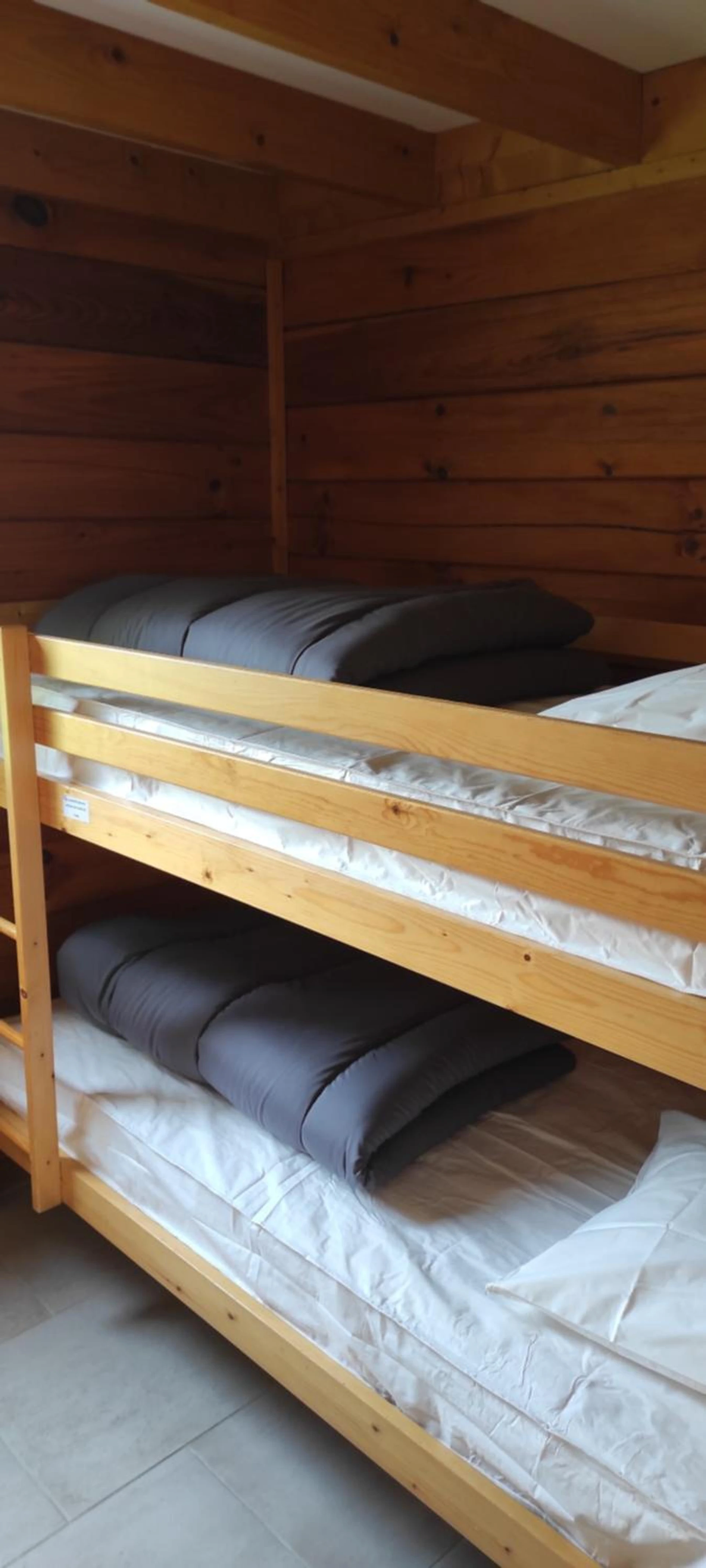 Chambre disponible pour un séminaire d'entreprise à CAMPING ONLYCAMP LA ROSERAIE - Descartes
