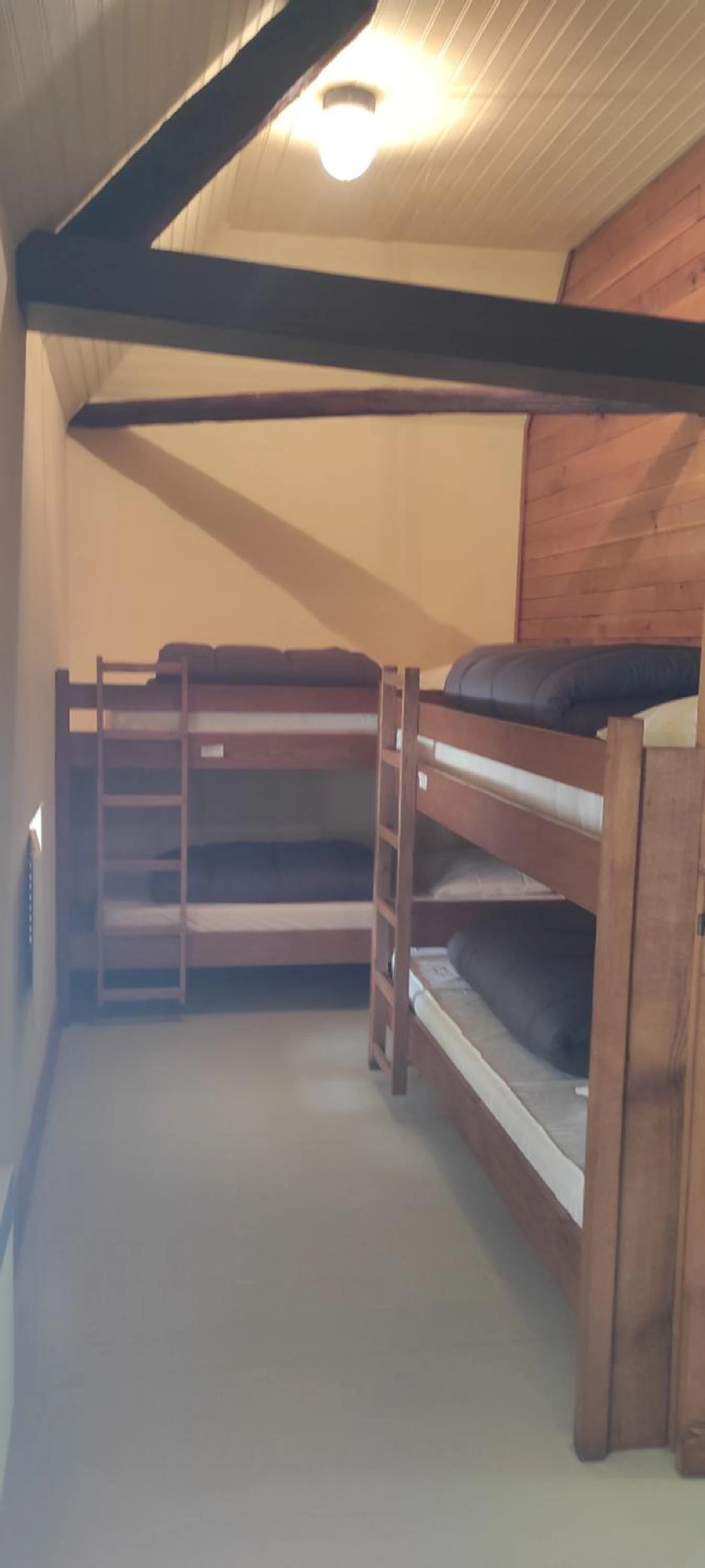 Chambre disponible pour un séminaire d'entreprise à CAMPING ONLYCAMP LA ROSERAIE - Descartes