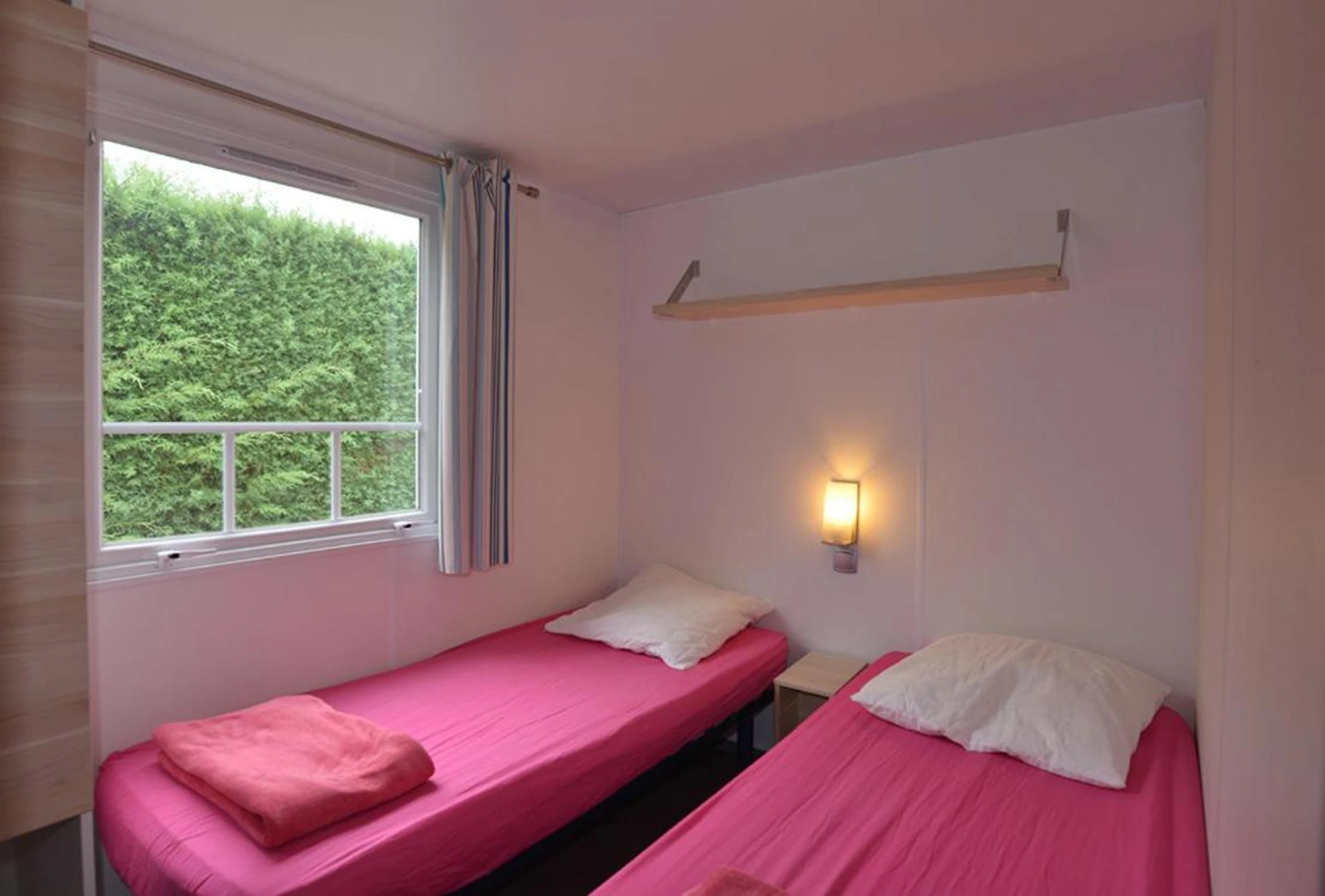 Chambre disponible pour un séminaire d'entreprise à Camping la Rouviere les Pins - Vagnas
