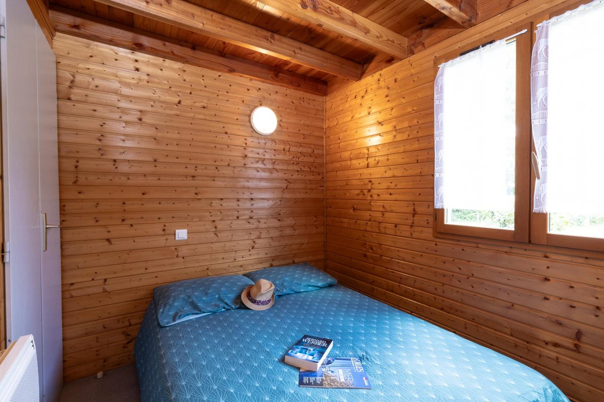 Chambre disponible pour un séminaire d'entreprise à Camping Le Lac des Sapins - Cublize