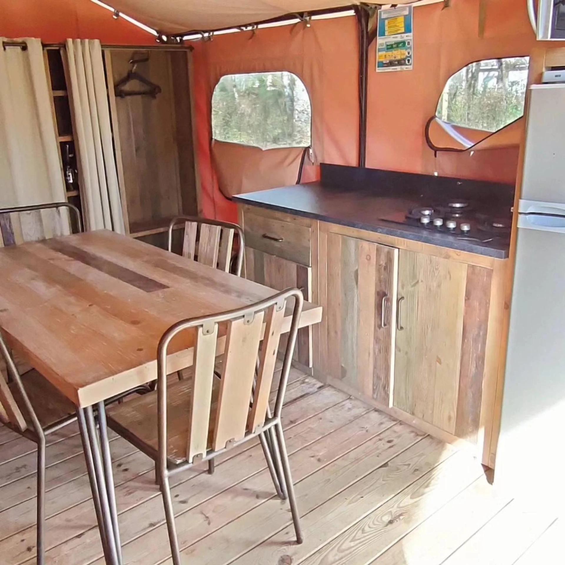 Lieu convivial pour un séminaire d'entreprise à camping Le Clos de la Lère - Cayriech - En savoir plus 